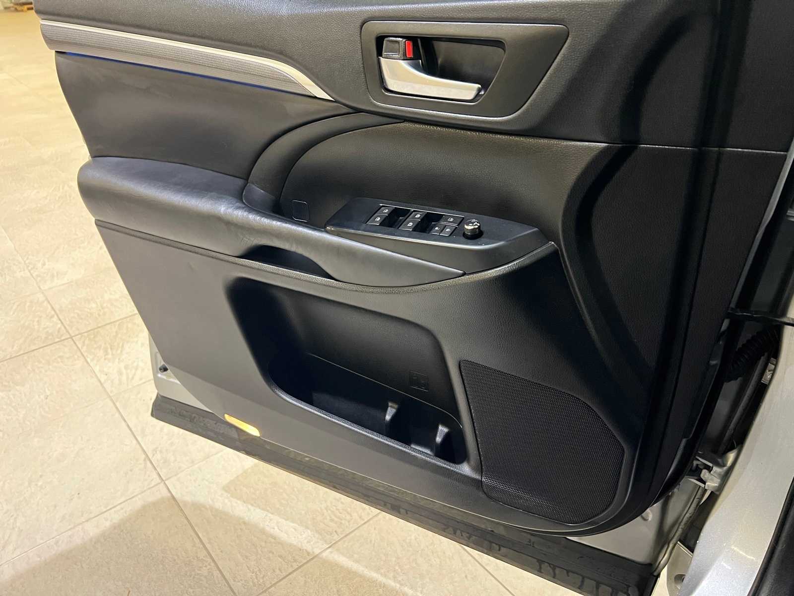 Thumbnail: 2018 Toyota Highlander - 18