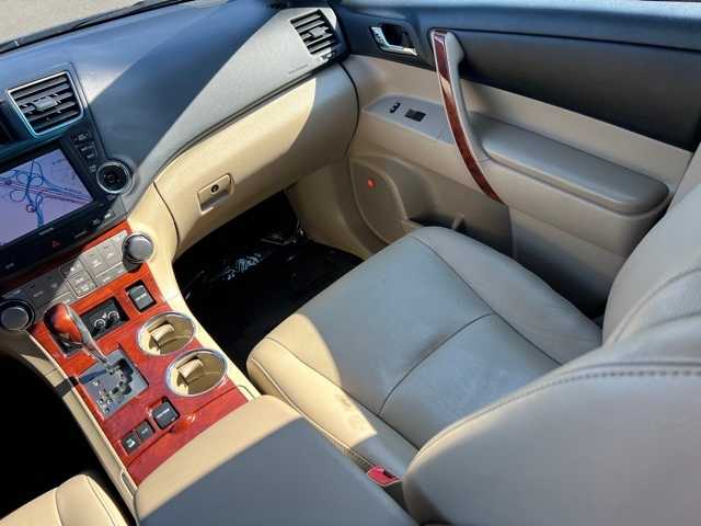 Thumbnail: 2011 Toyota Highlander - 11