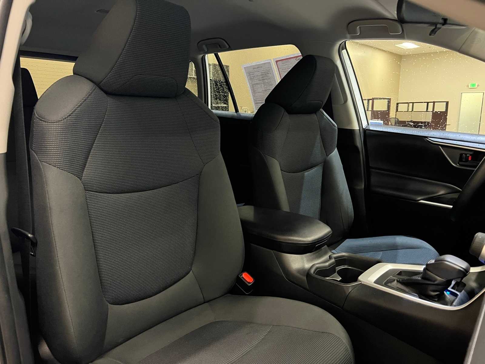 Thumbnail: 2021 Toyota RAV4 - 14