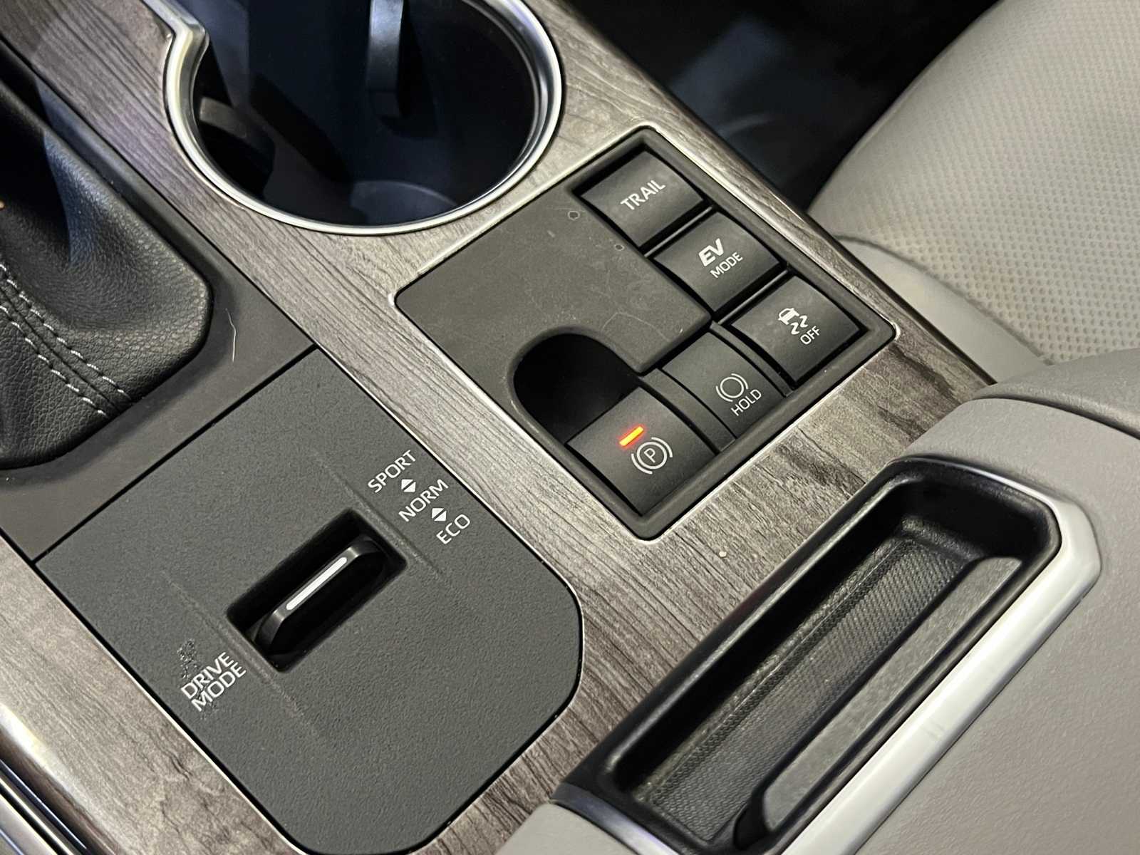 Thumbnail: 2023 Toyota Highlander - 24