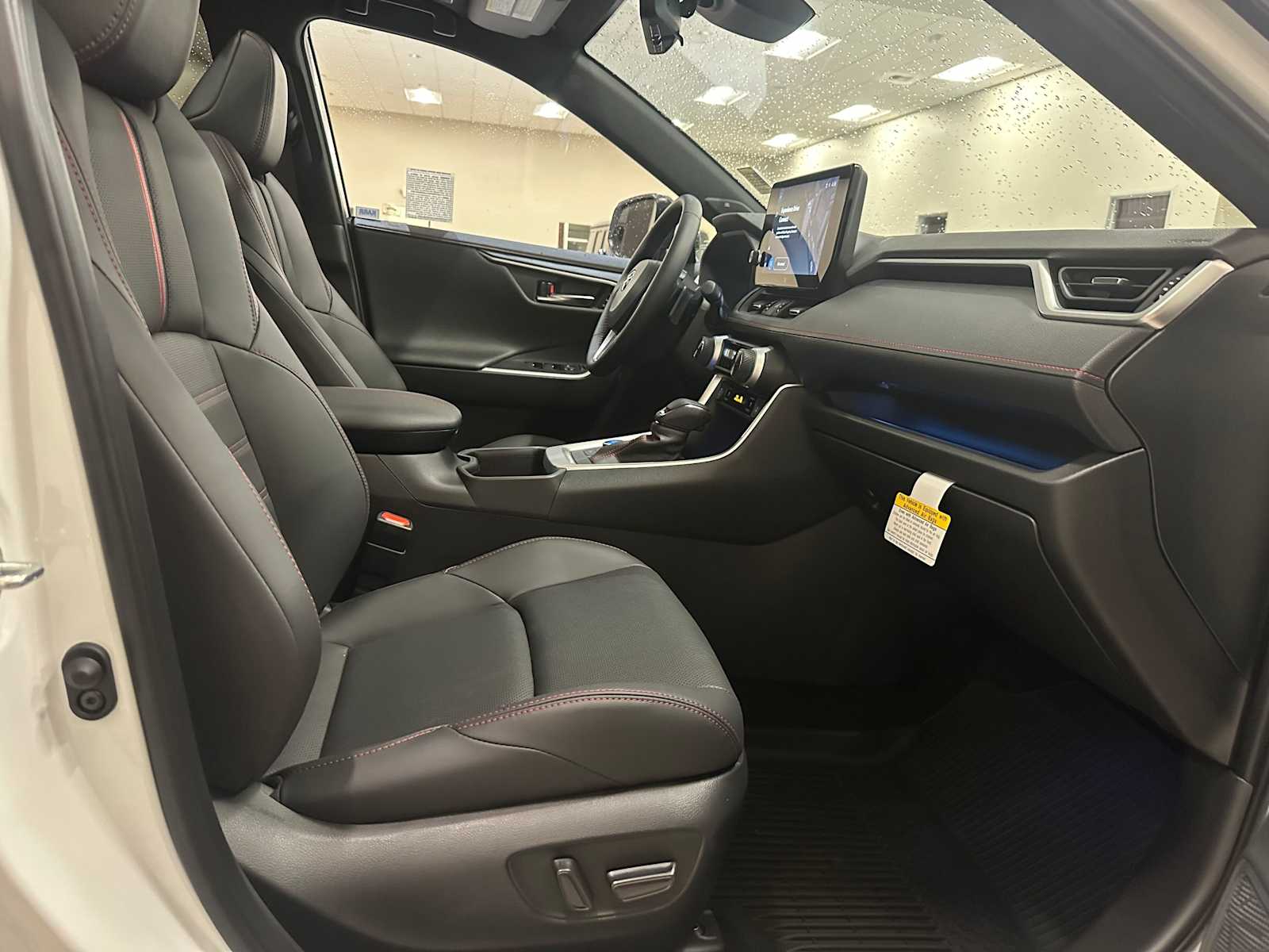 Thumbnail: 2025 Toyota RAV4 - 28