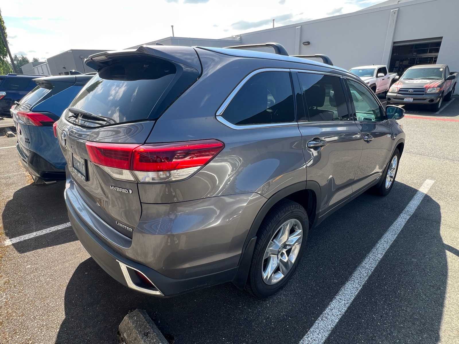 Thumbnail: 2019 Toyota Highlander - 8