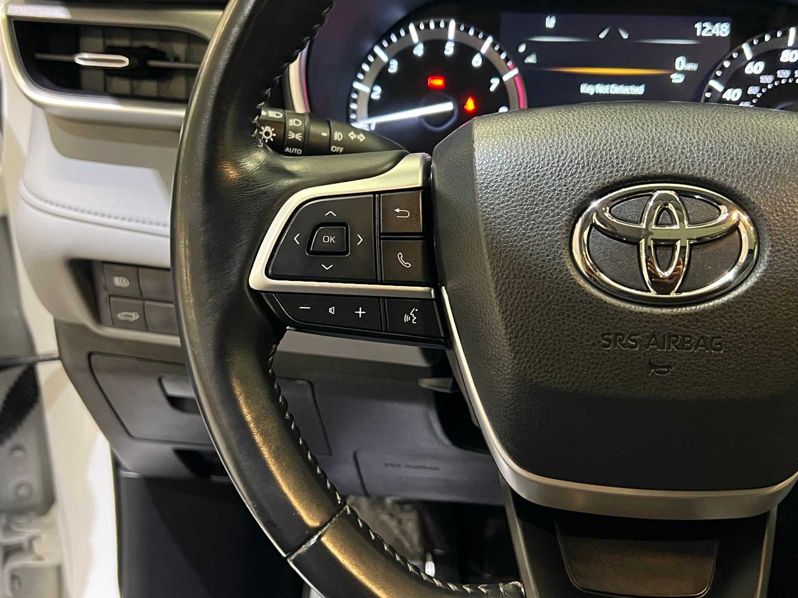 Thumbnail: 2022 Toyota Highlander - 22