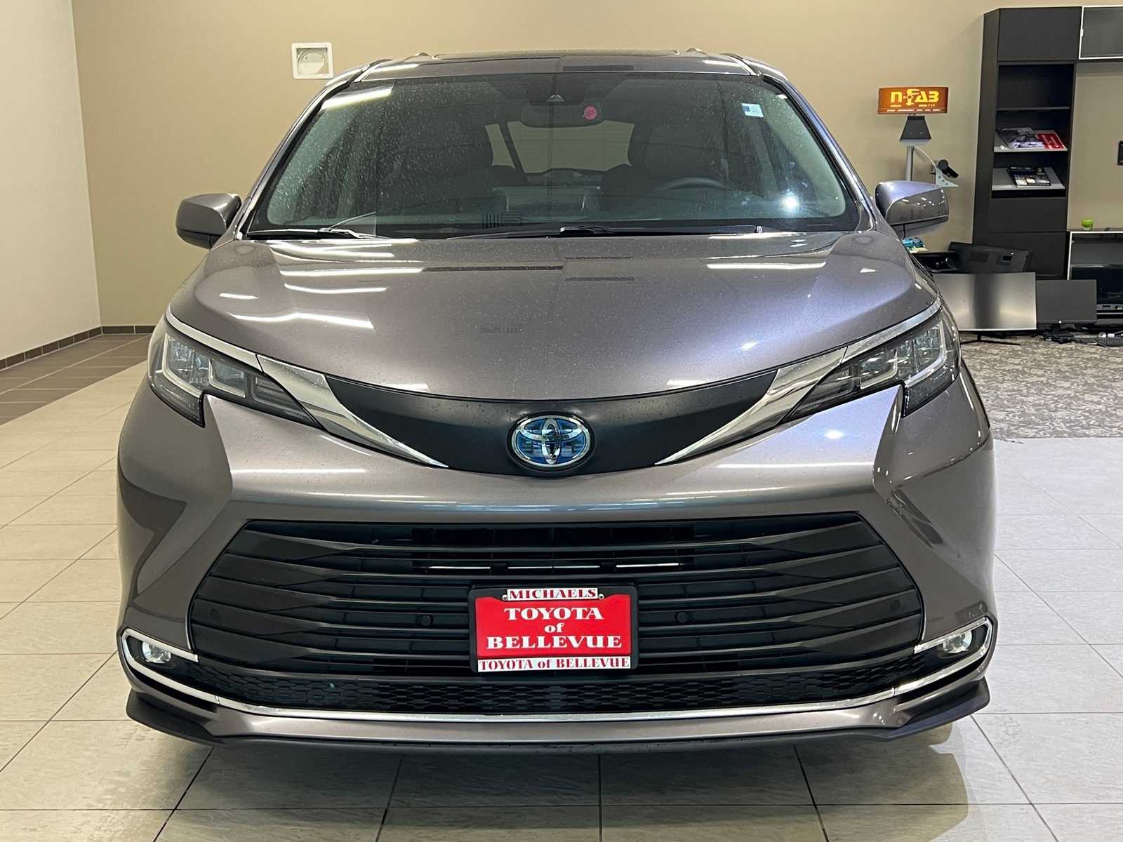 Thumbnail: 2021 Toyota Sienna - 8