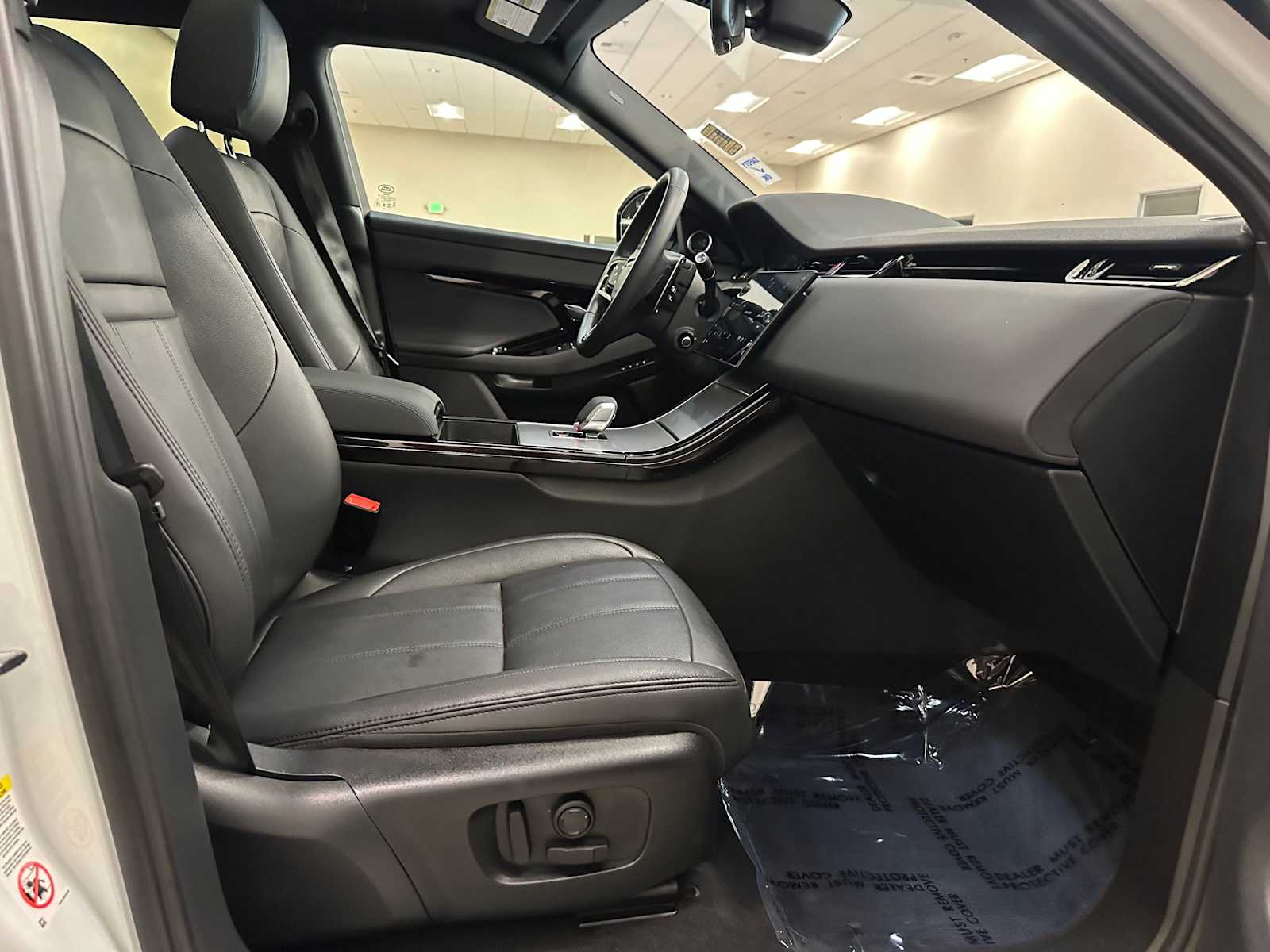Thumbnail: 2025 Land Rover Range Rover Evoque - 26