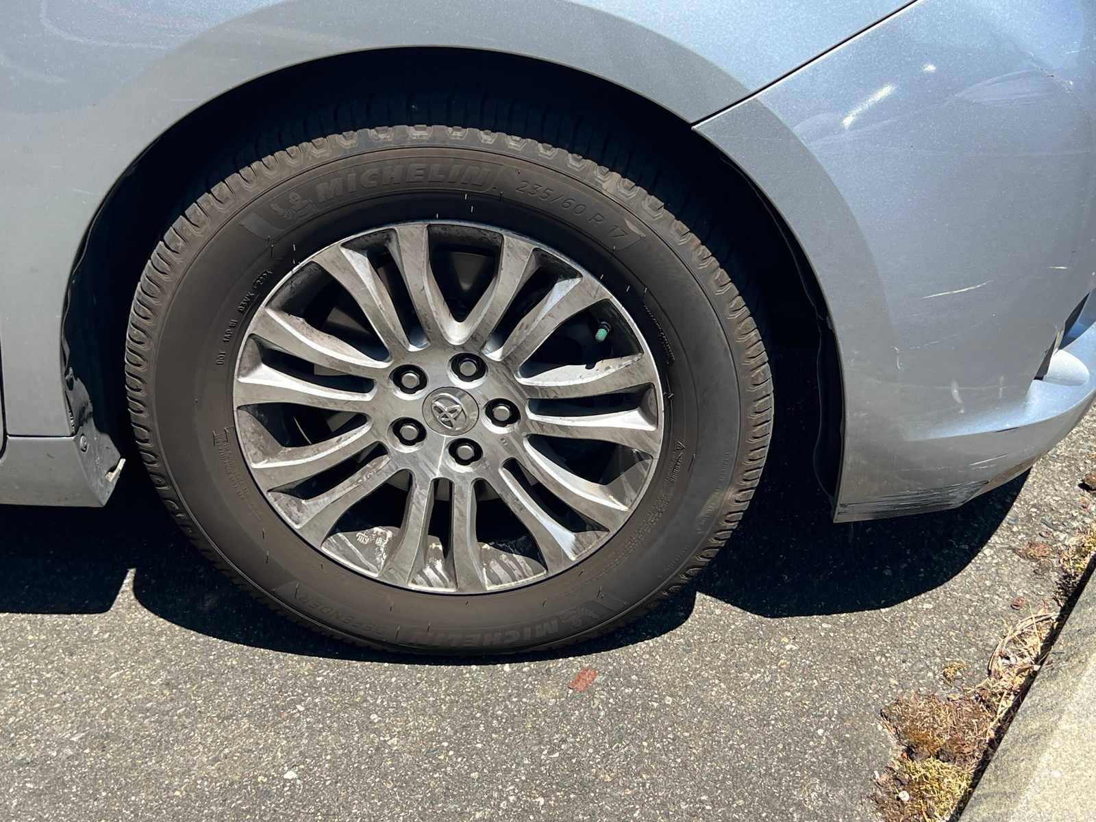 Thumbnail: 2015 Toyota Sienna - 9
