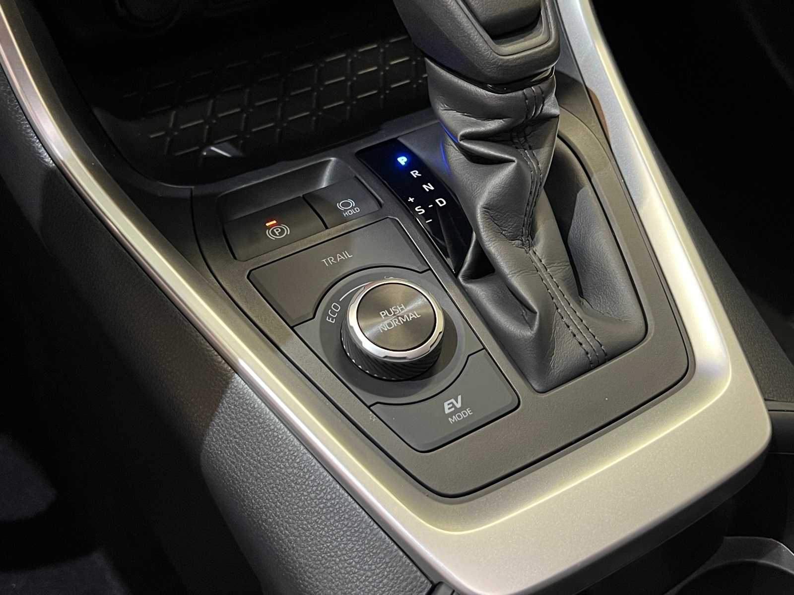 Thumbnail: 2025 Toyota RAV4 - 24