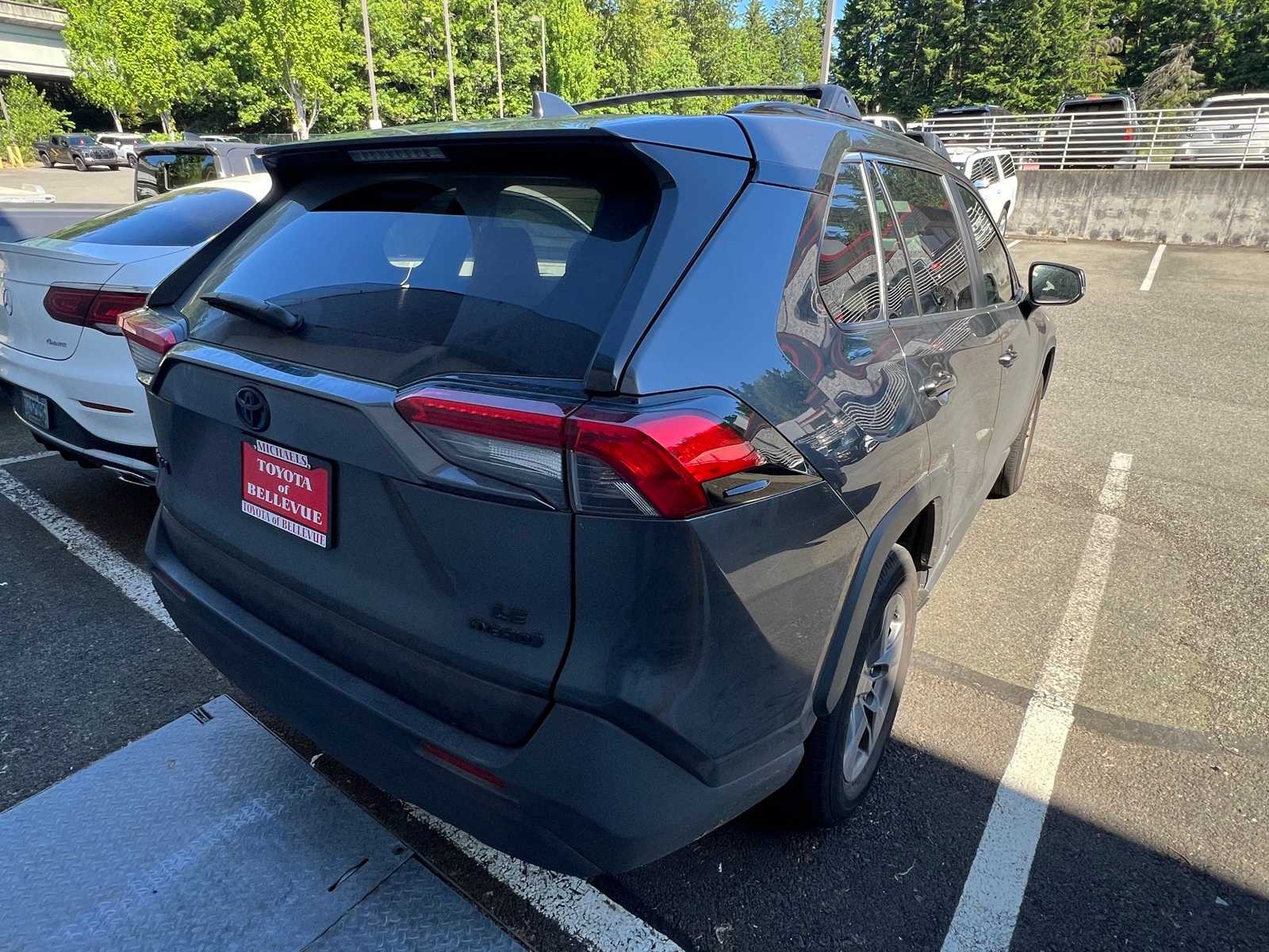 2022 Toyota RAV4 LE 7