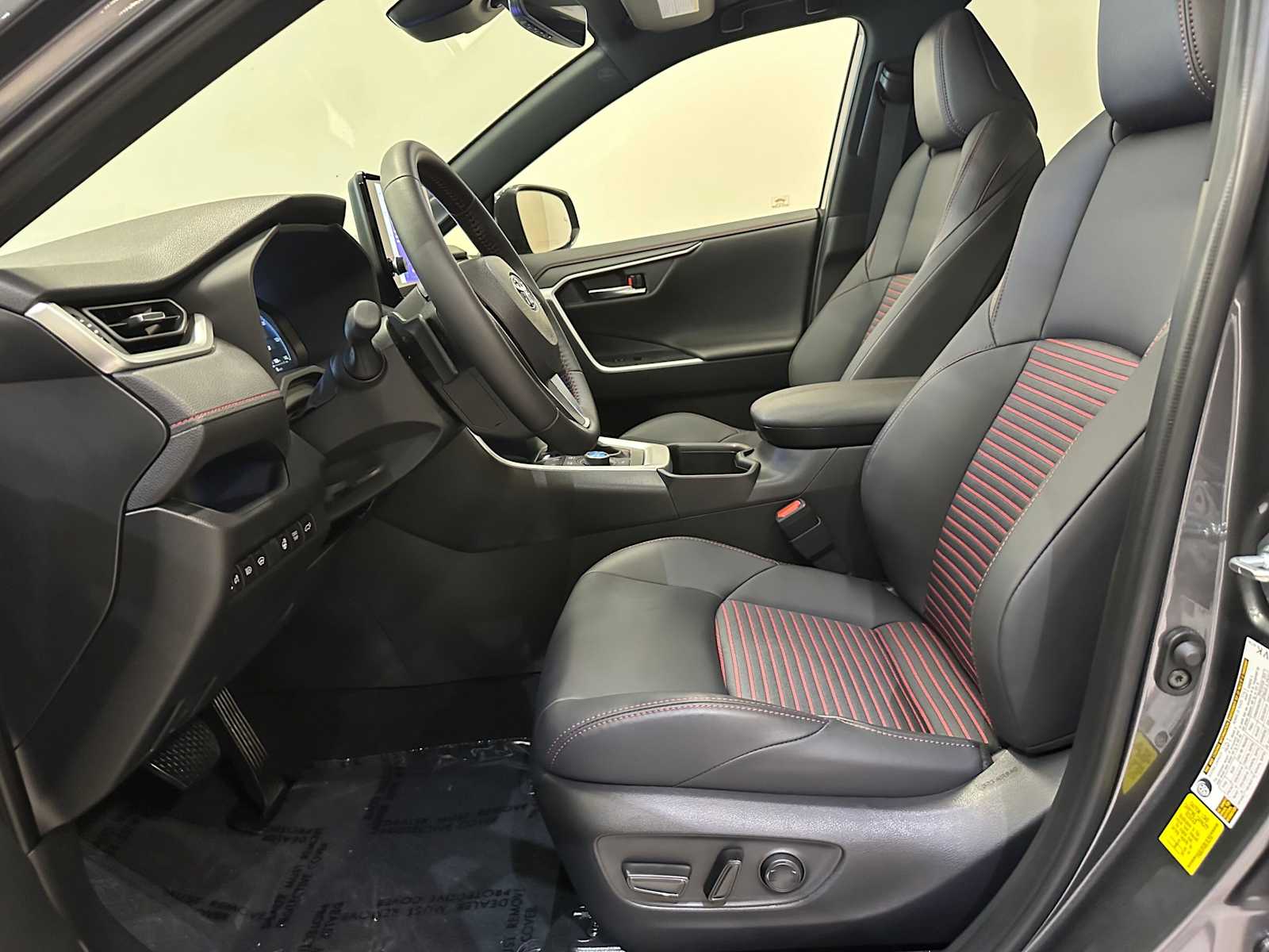 Thumbnail: 2025 Toyota RAV4 - 22