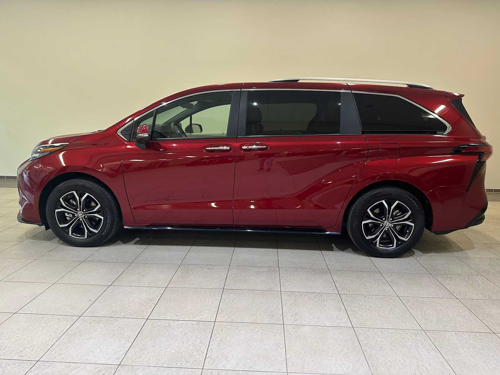 Thumbnail: 2025 Toyota Sienna - 3