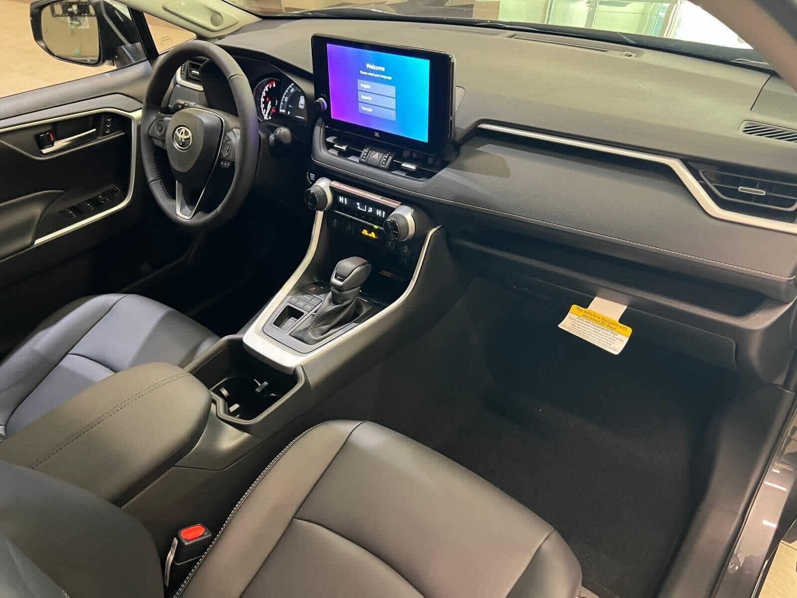 Thumbnail: 2025 Toyota RAV4 - 13