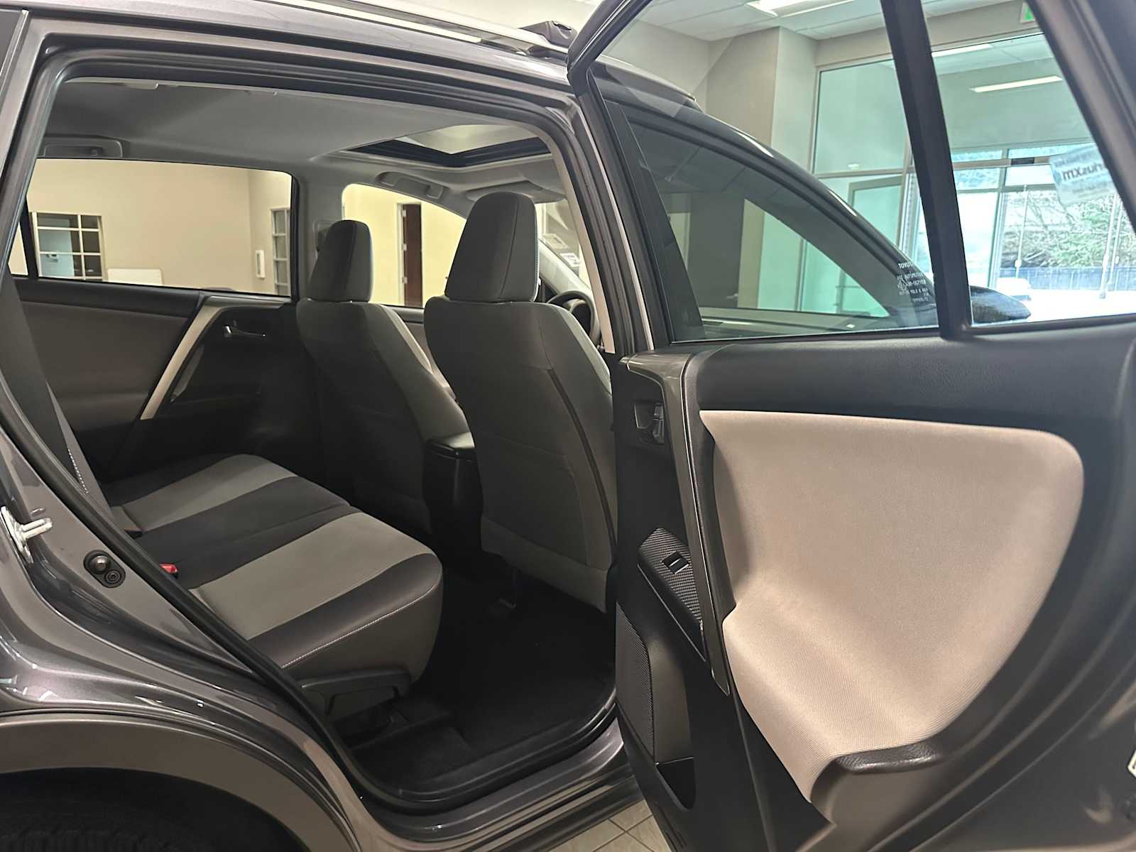 Thumbnail: 2014 Toyota RAV4 - 25