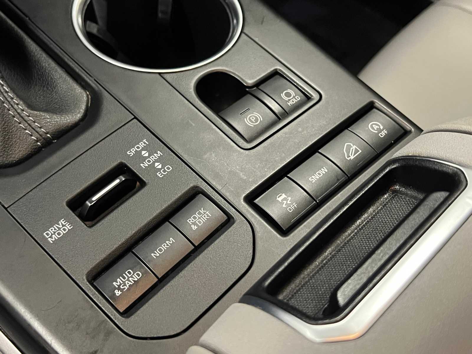 Thumbnail: 2022 Toyota Highlander - 27