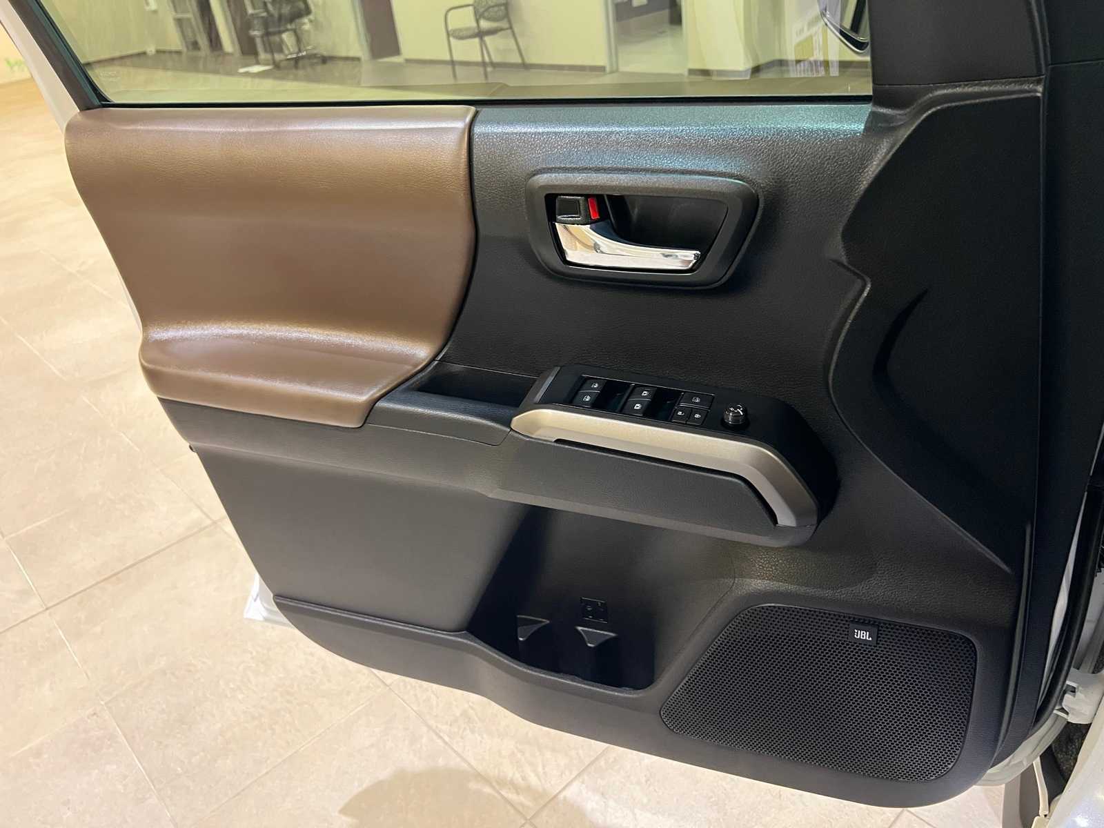 Thumbnail: 2022 Toyota Tacoma - 18