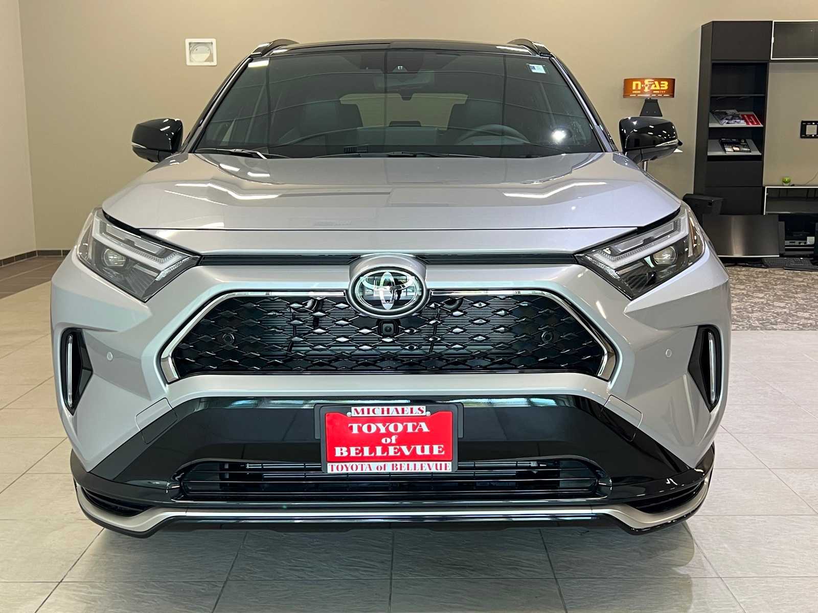 Thumbnail: 2025 Toyota RAV4 - 8