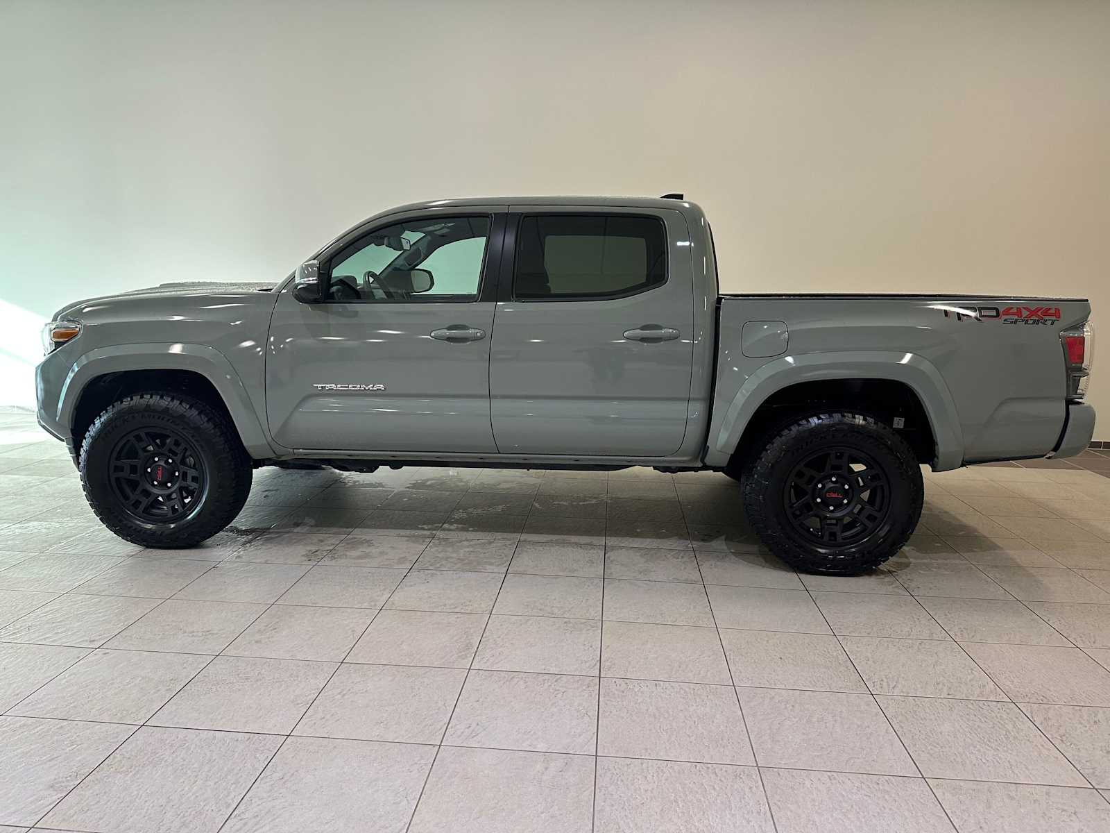 Thumbnail: 2022 Toyota Tacoma - 3