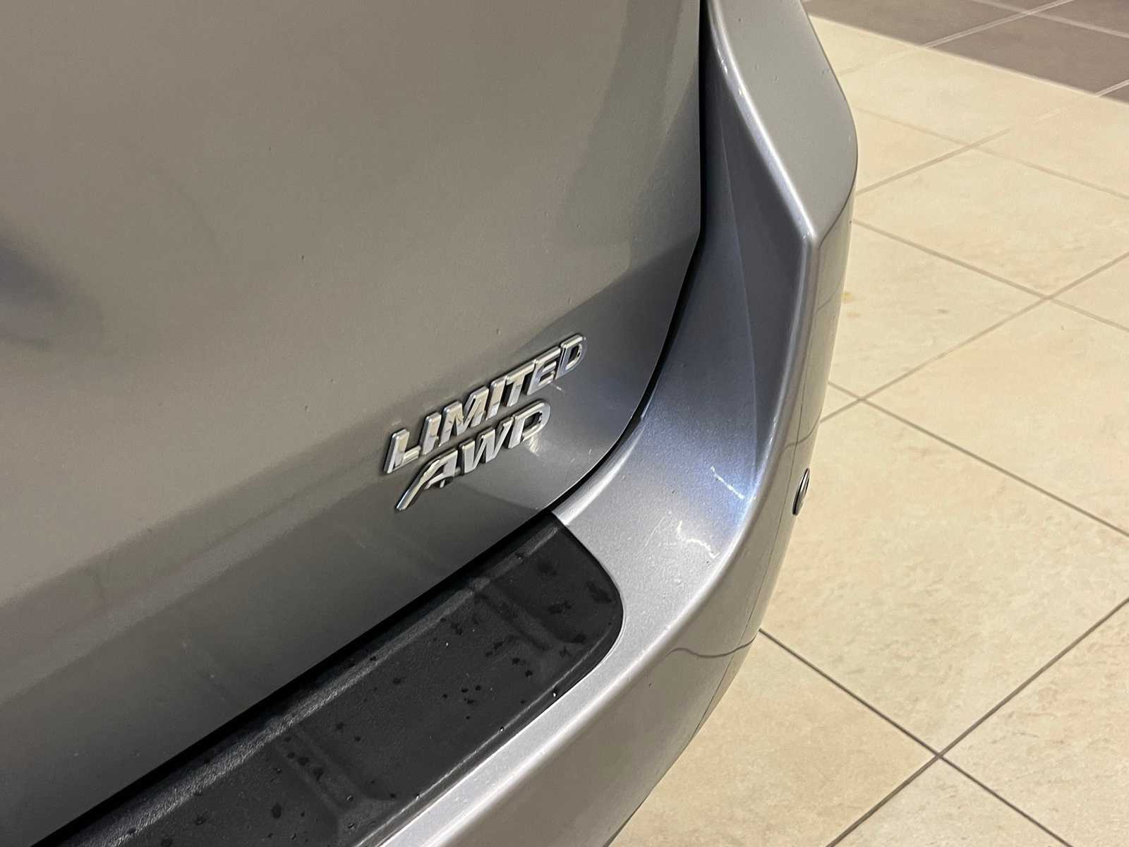 Thumbnail: 2017 Toyota Sienna - 6