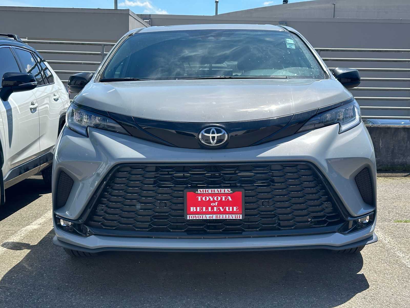 Thumbnail: 2026 Toyota Sienna - 2