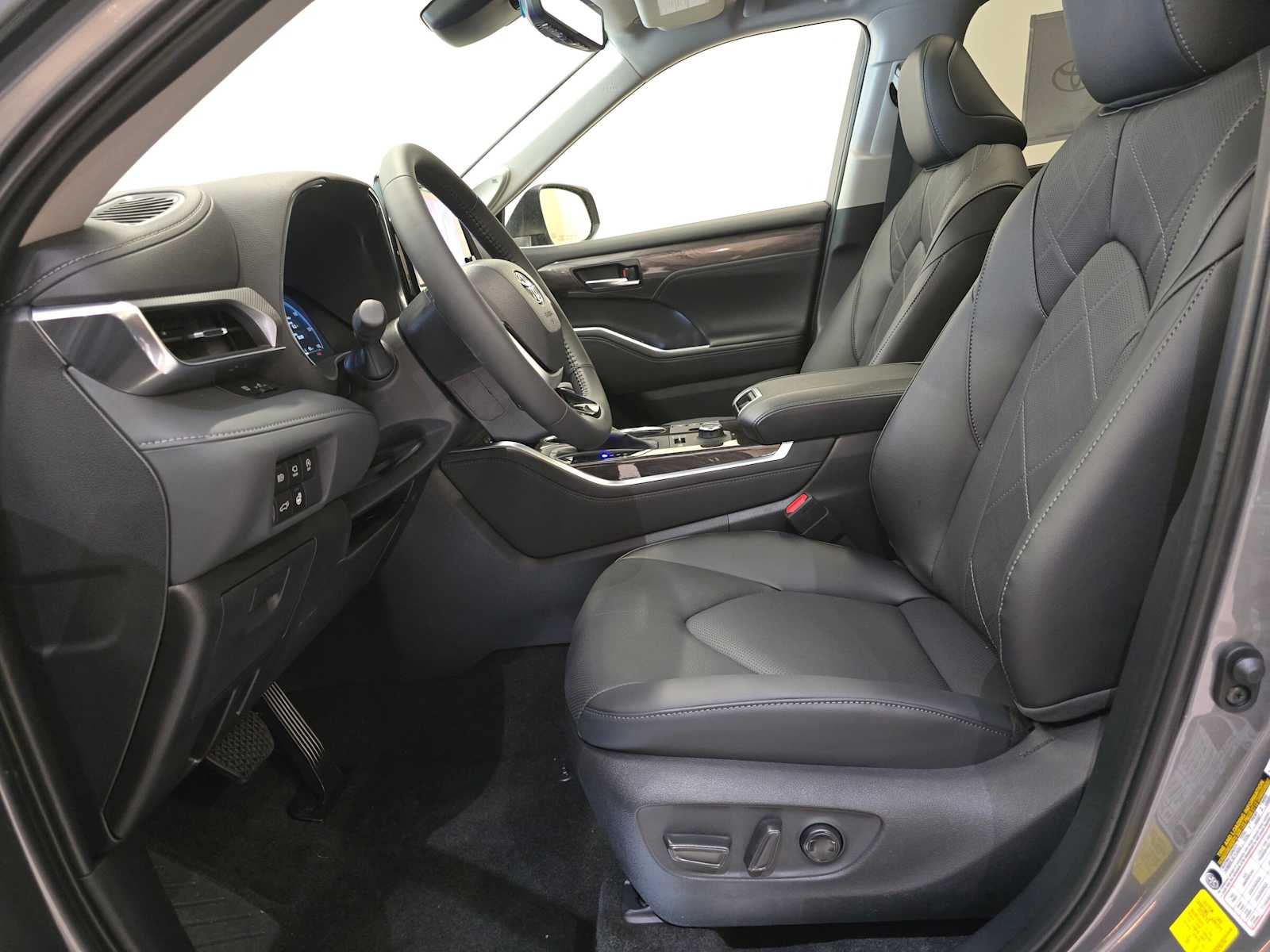 Thumbnail: 2026 Toyota Highlander - 20