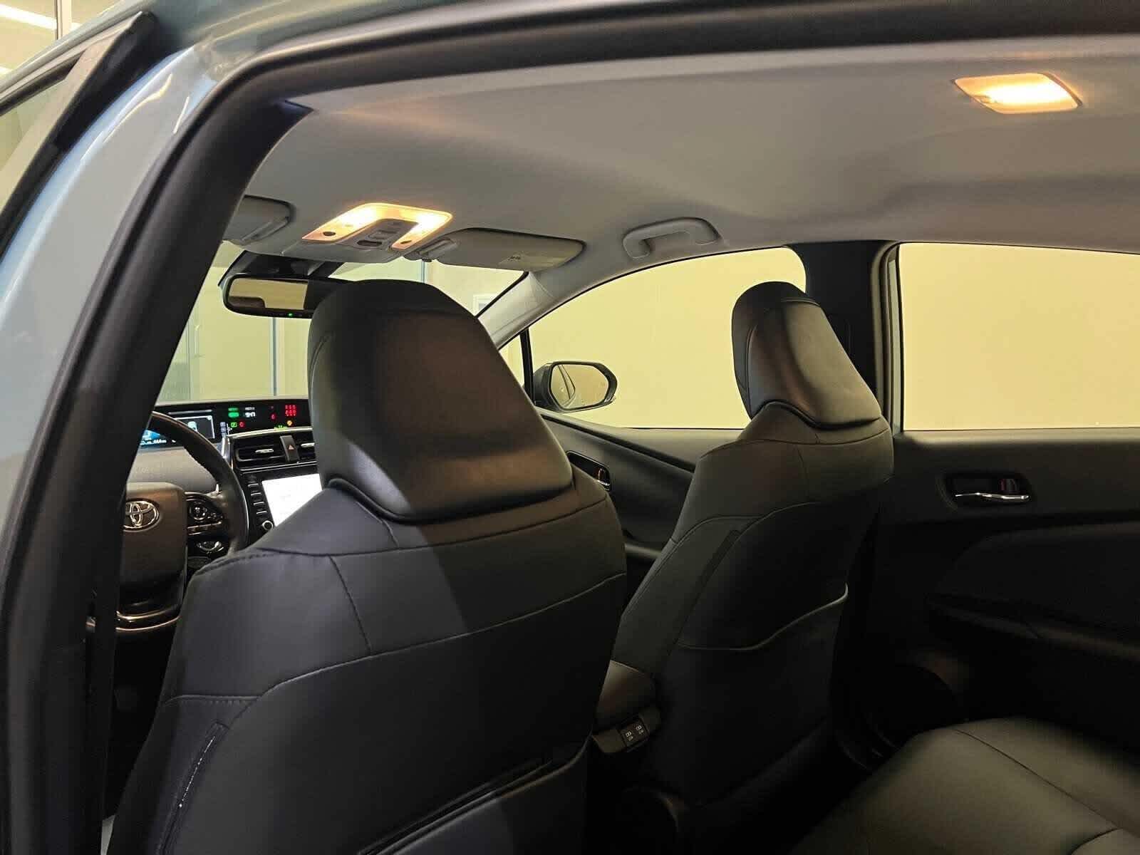 Thumbnail: 2022 Toyota Prius - 10