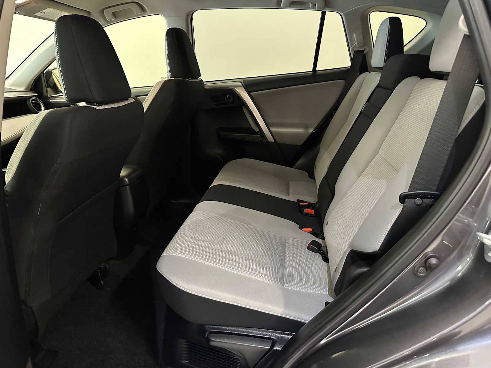 Thumbnail: 2018 Toyota RAV4 - 21