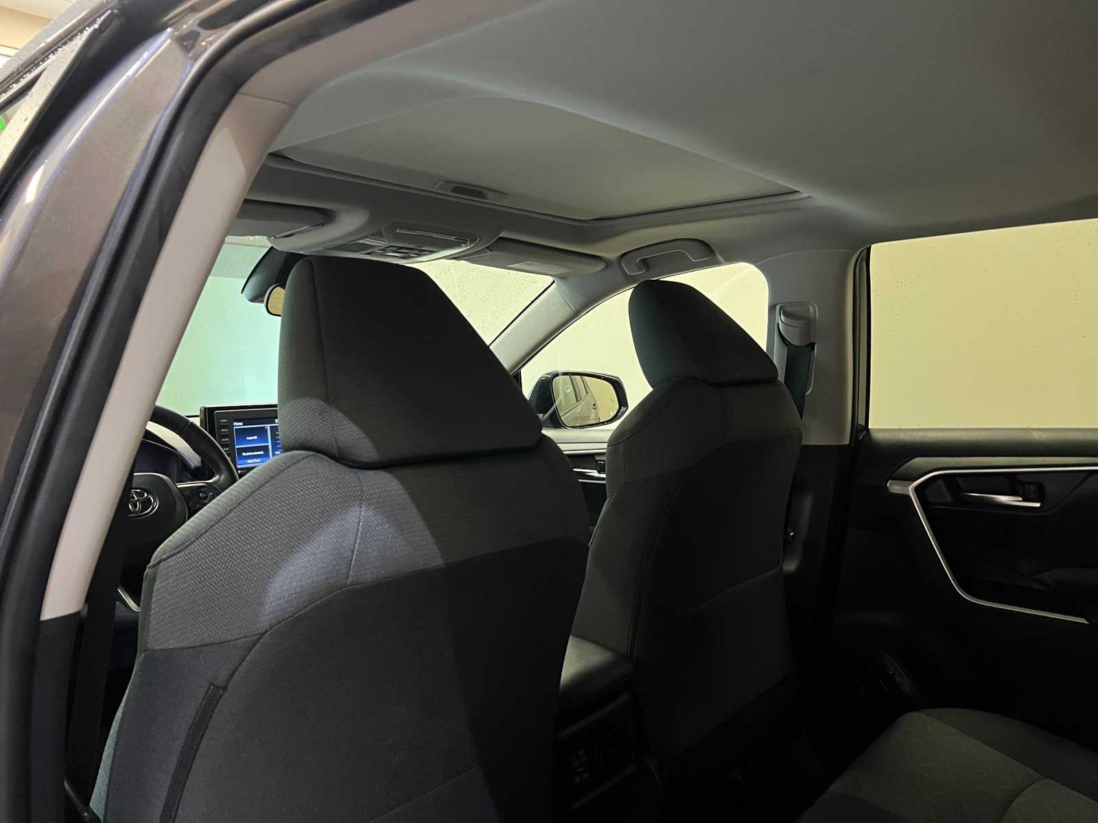 Thumbnail: 2022 Toyota RAV4 - 12