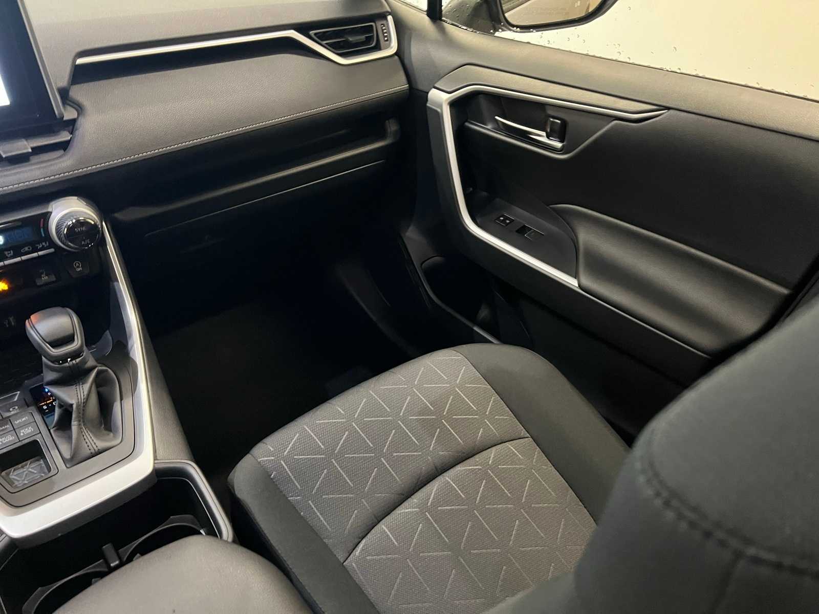 Thumbnail: 2025 Toyota RAV4 - 11