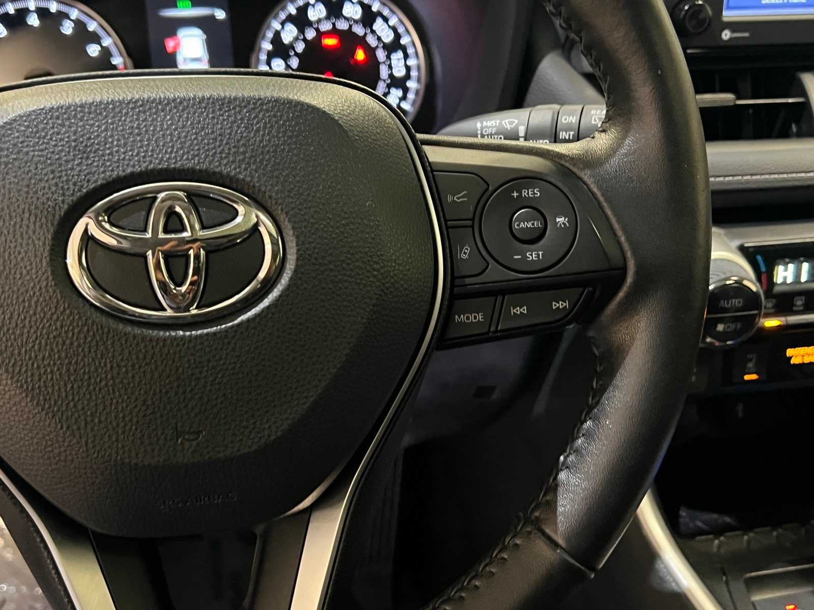 Thumbnail: 2022 Toyota RAV4 - 21