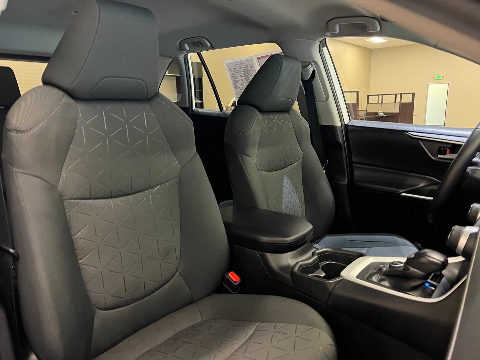 Thumbnail: 2021 Toyota RAV4 - 14