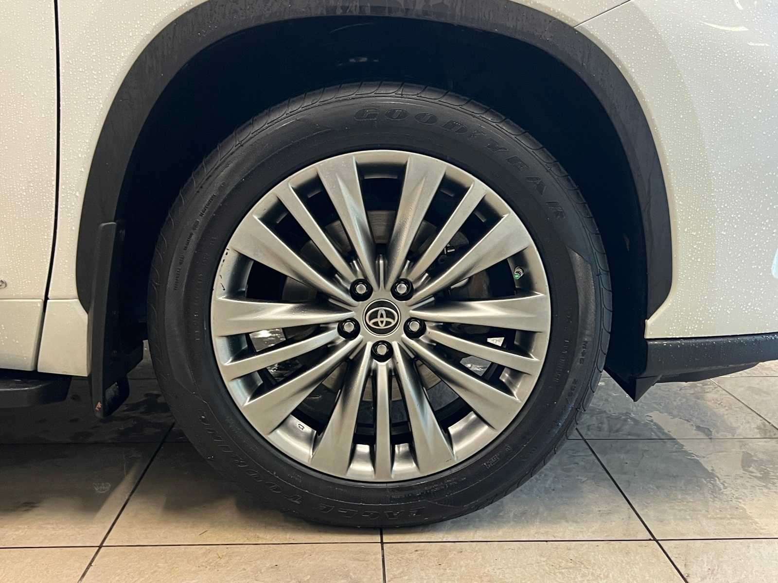 Thumbnail: 2023 Toyota Highlander - 7