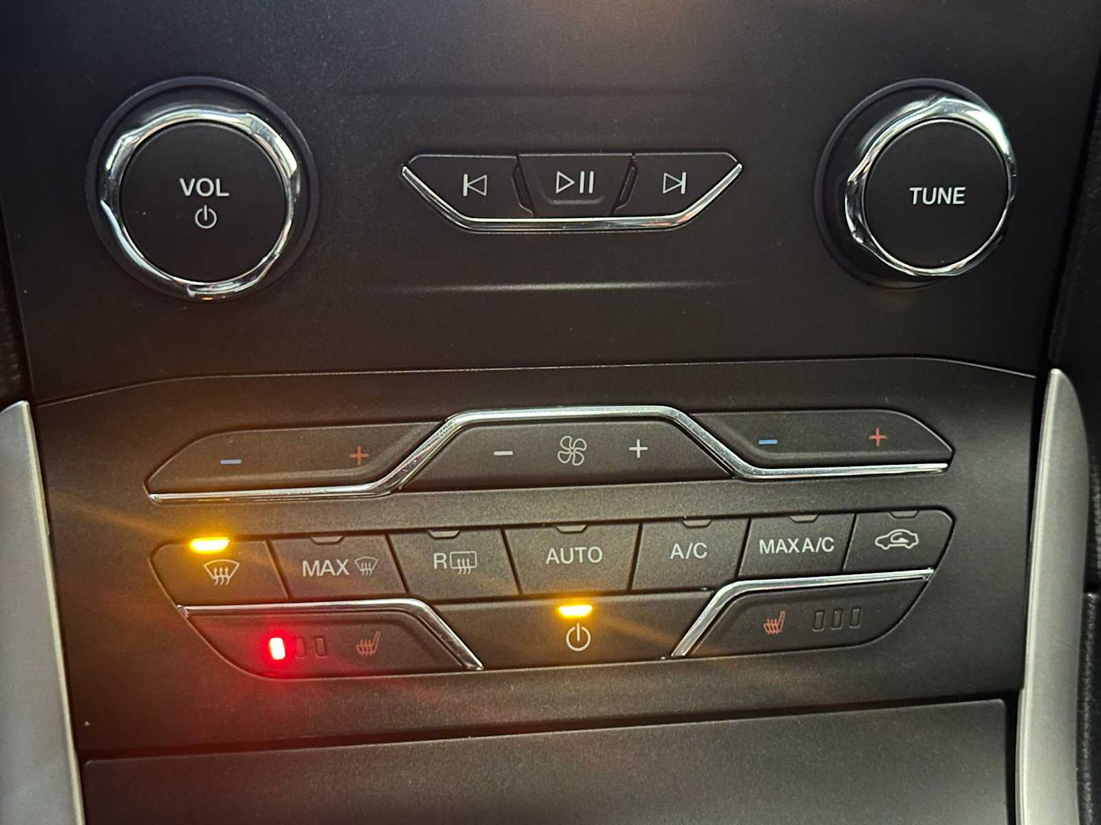 Thumbnail: 2020 Ford Edge - 17