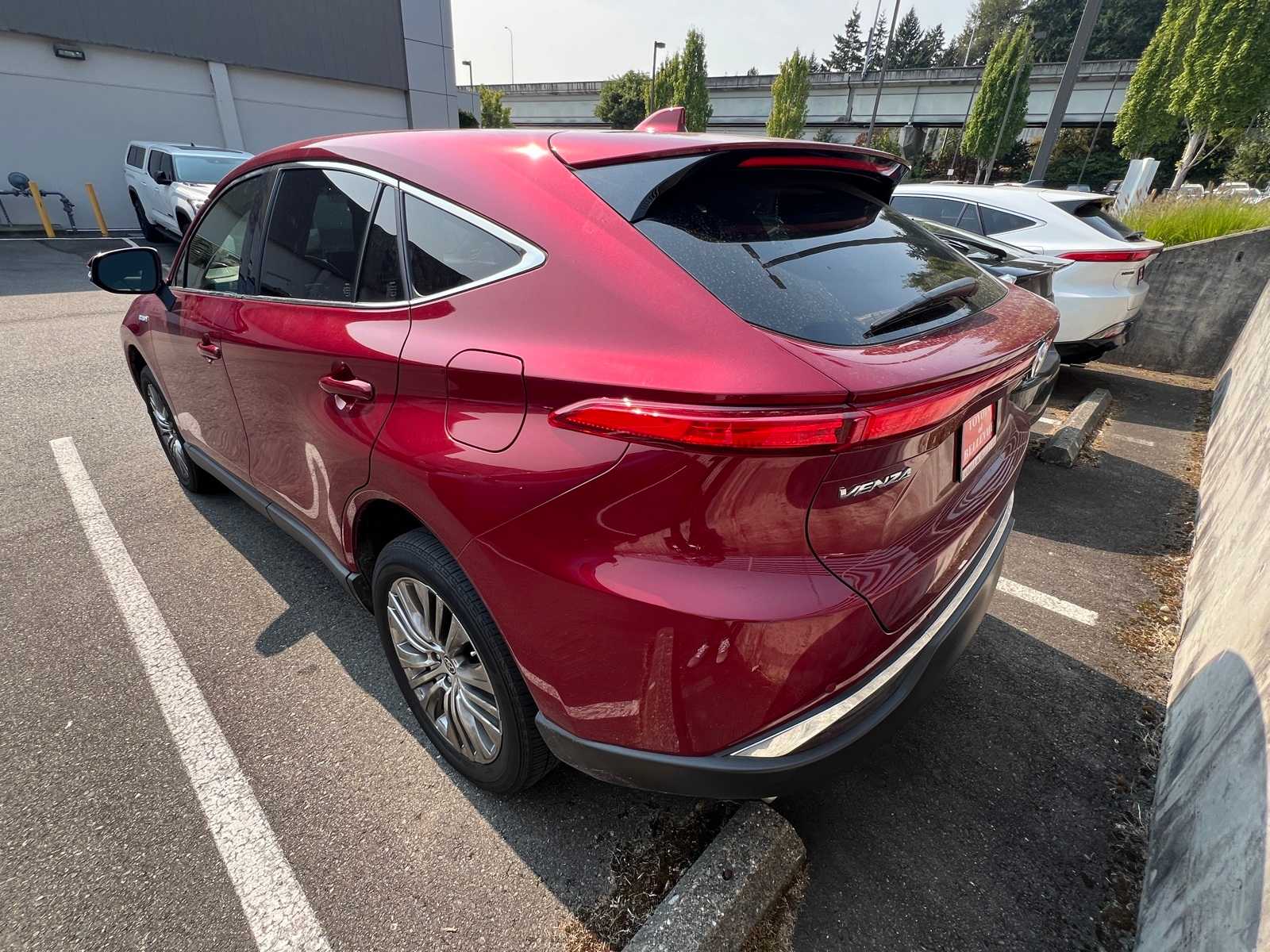 Thumbnail: 2021 Toyota Venza - 7