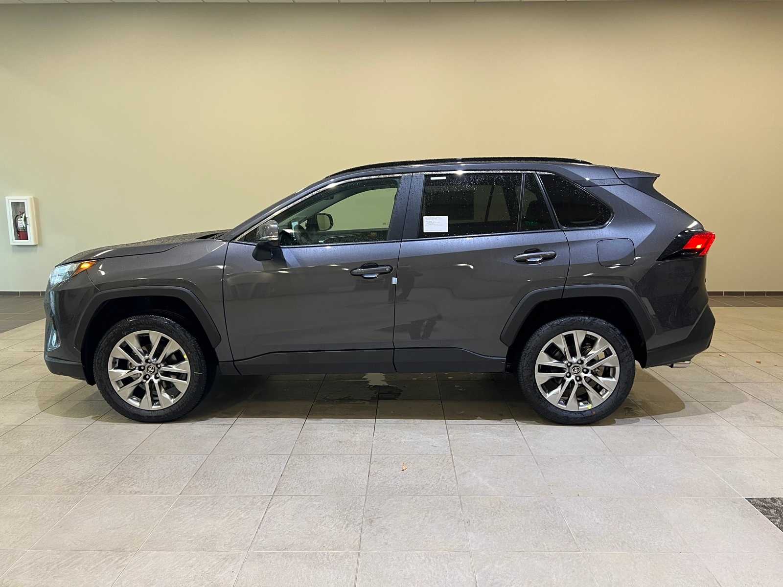 Thumbnail: 2025 Toyota RAV4 - 3