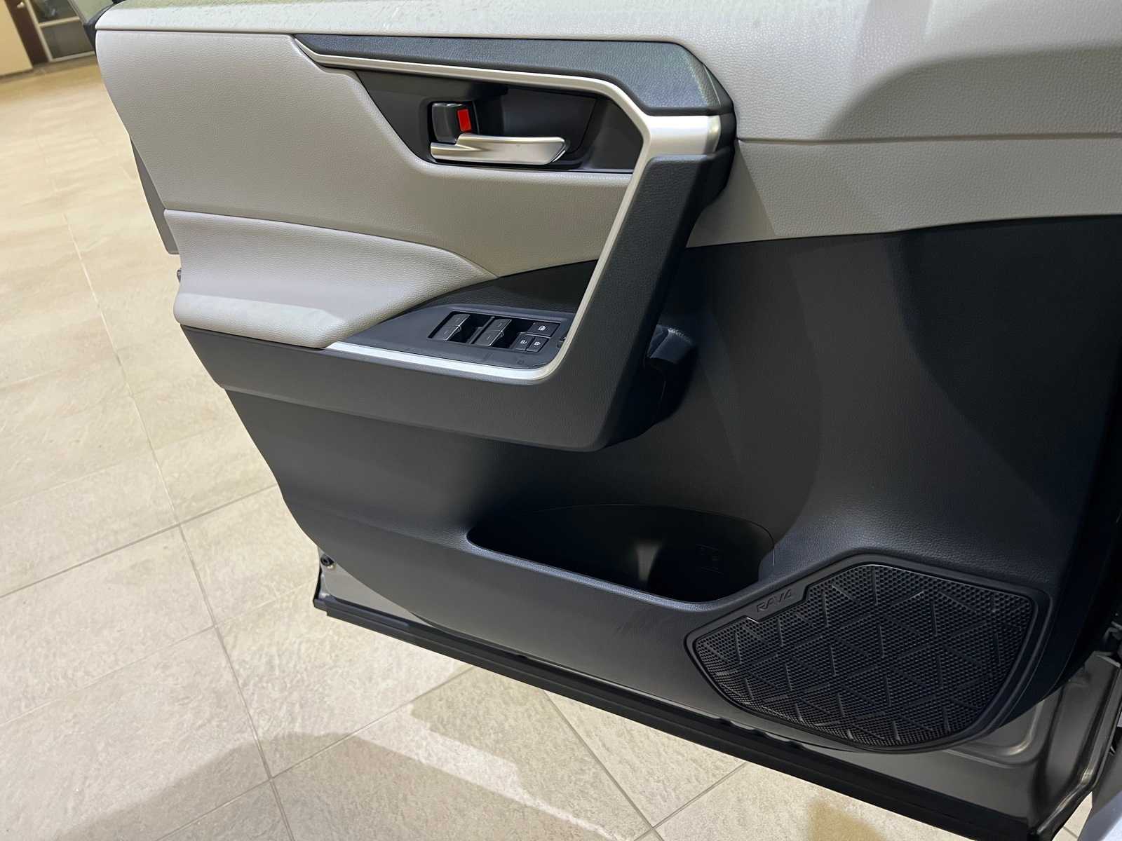 Thumbnail: 2025 Toyota RAV4 - 18