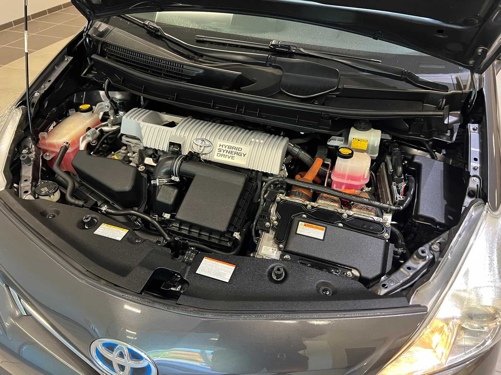 Thumbnail: 2014 Toyota Prius v - 9