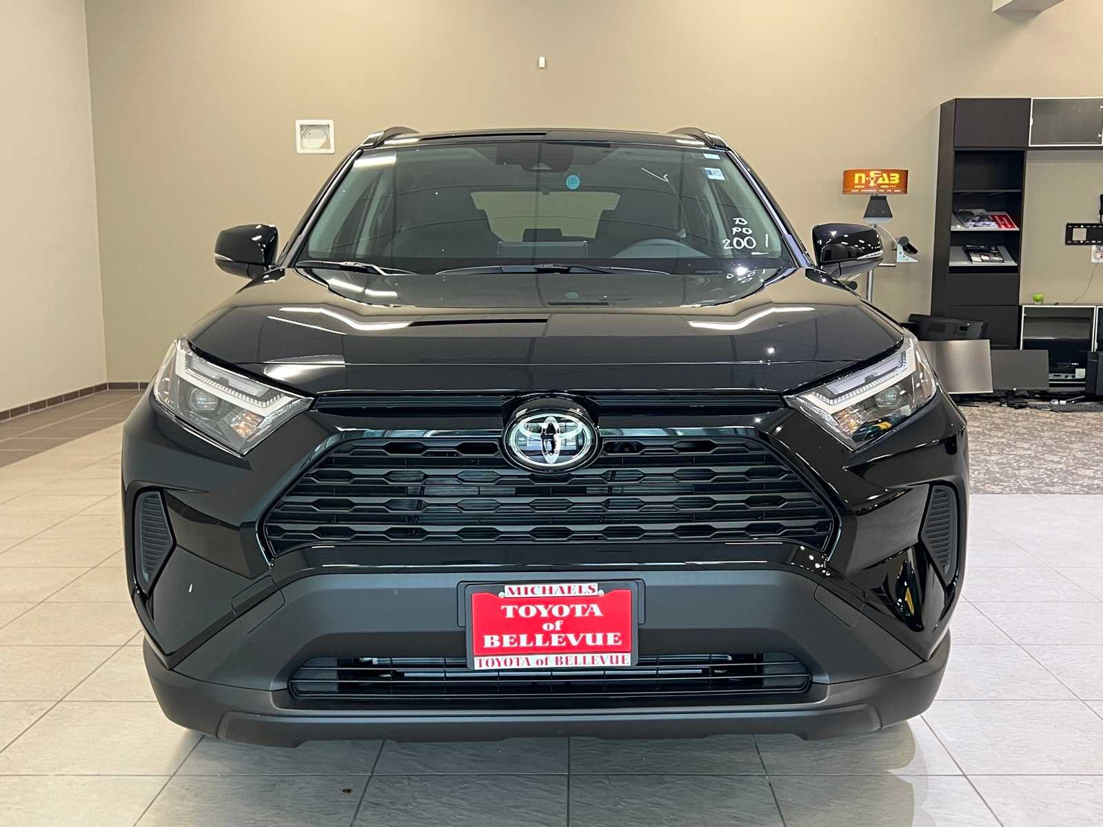 Thumbnail: 2025 Toyota RAV4 - 8