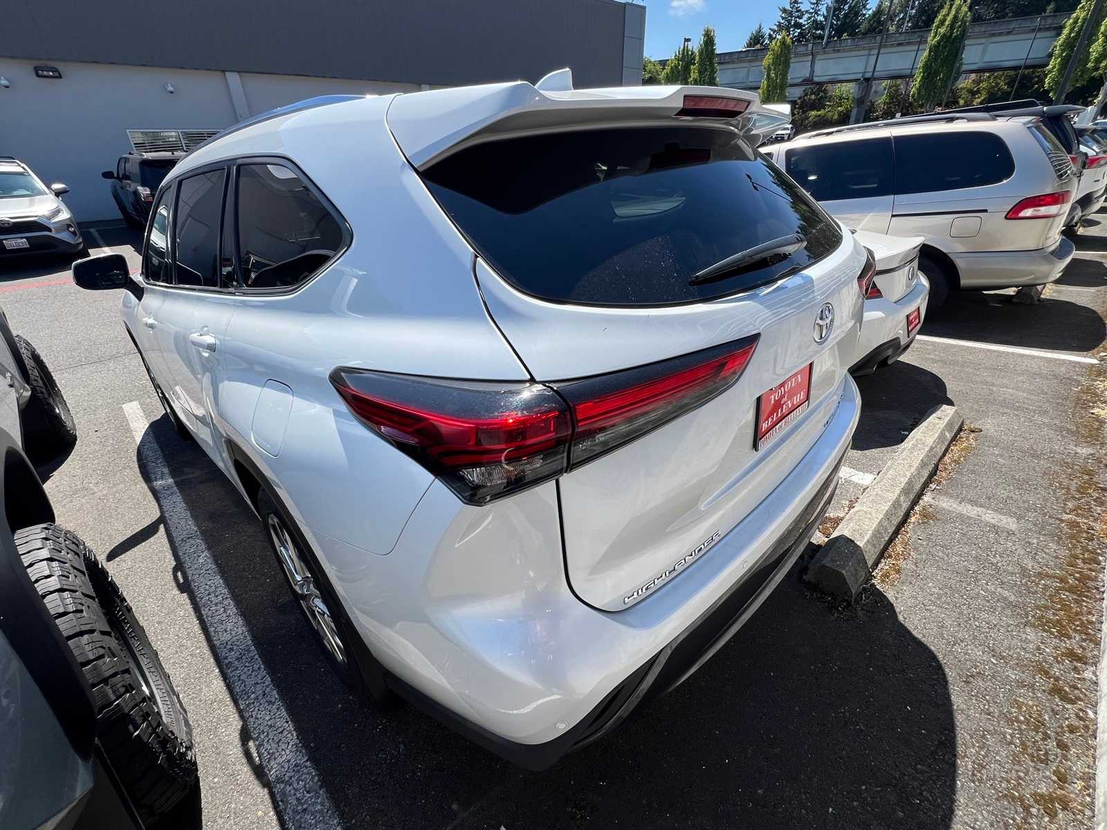 Thumbnail: 2022 Toyota Highlander - 9