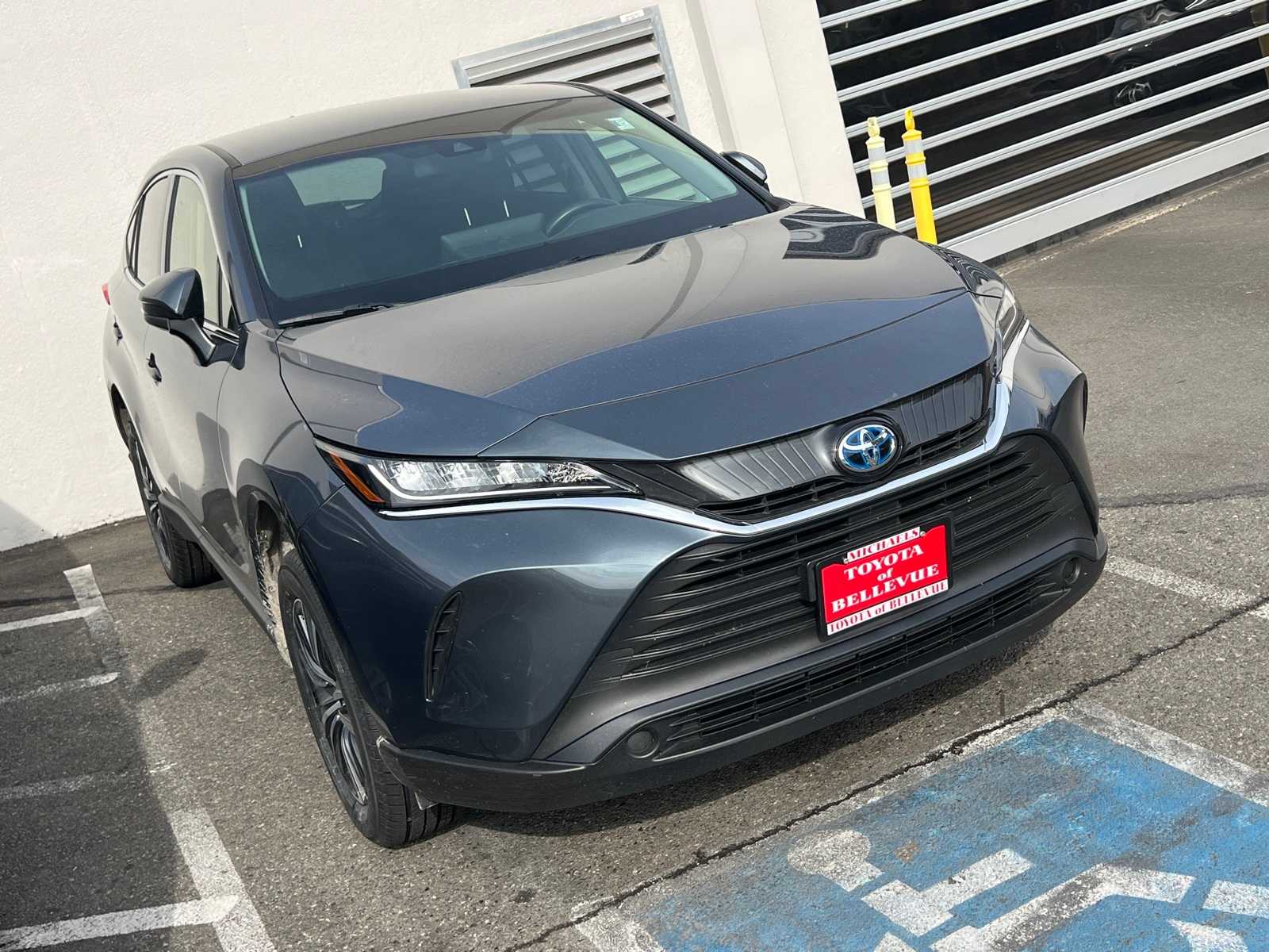 Thumbnail: 2022 Toyota Venza - 3
