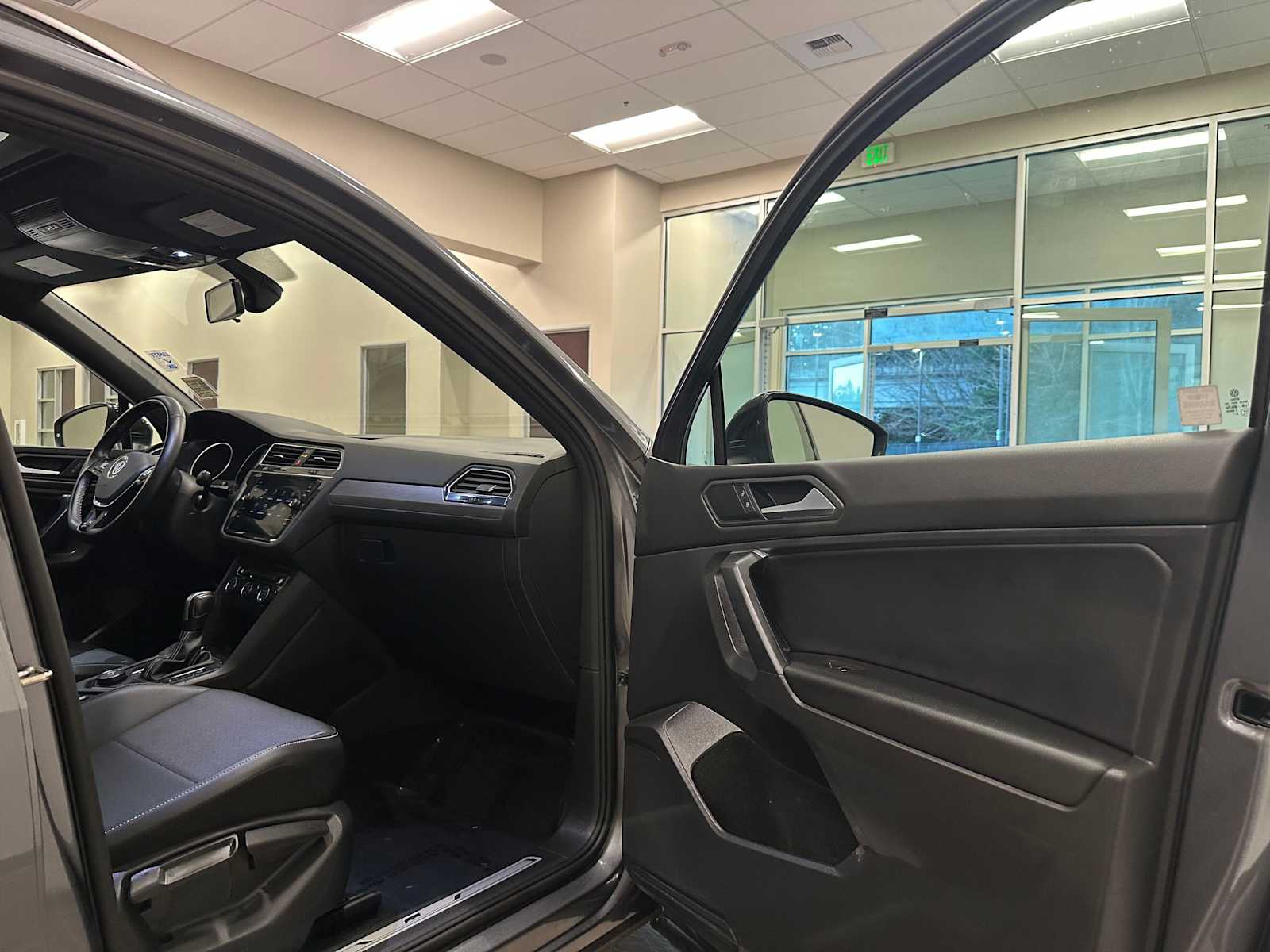 Thumbnail: 2021 Volkswagen Tiguan - 28