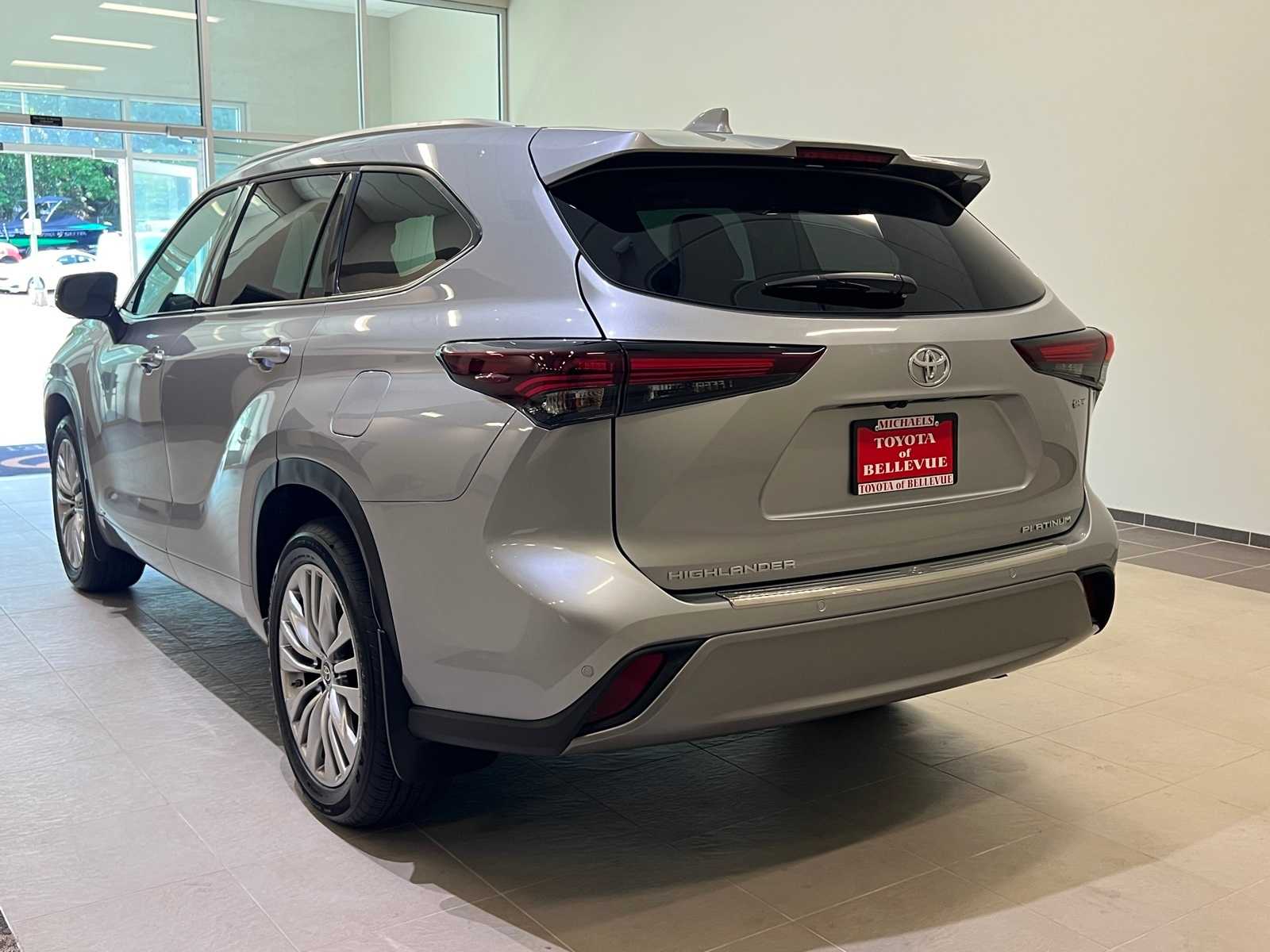 Thumbnail: 2025 Toyota Highlander - 4
