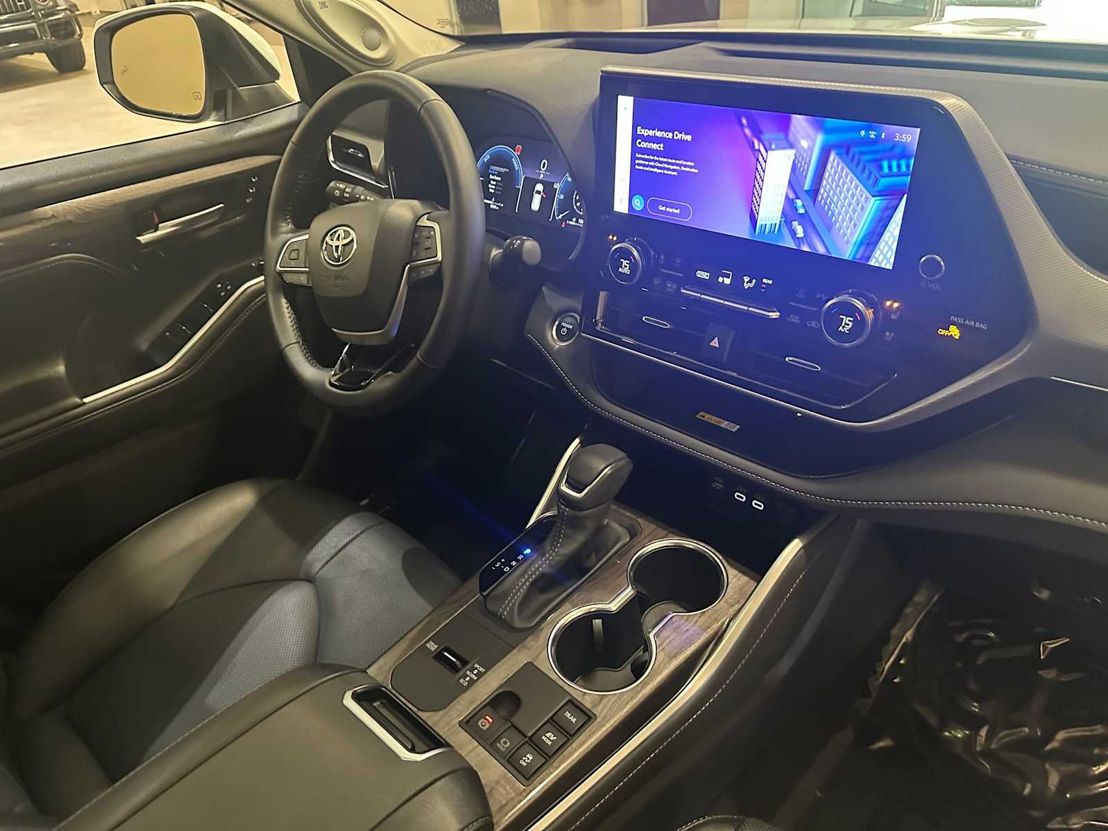 Thumbnail: 2025 Toyota Highlander - 30