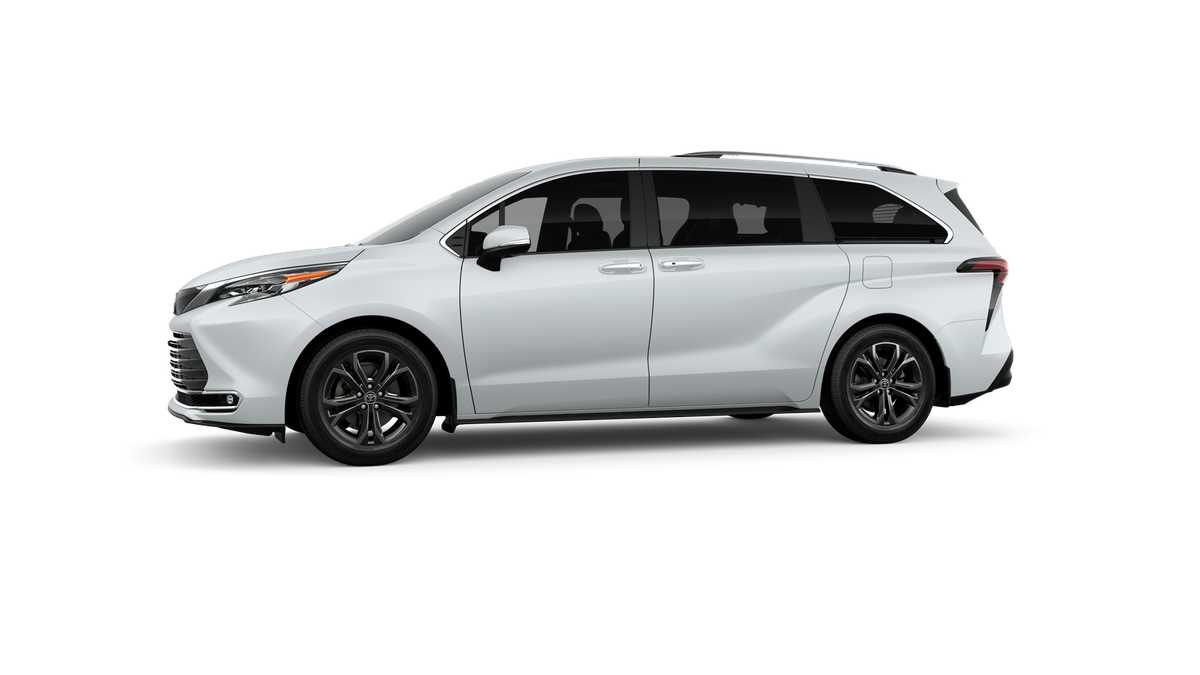 Thumbnail: 2026 Toyota Sienna - 3