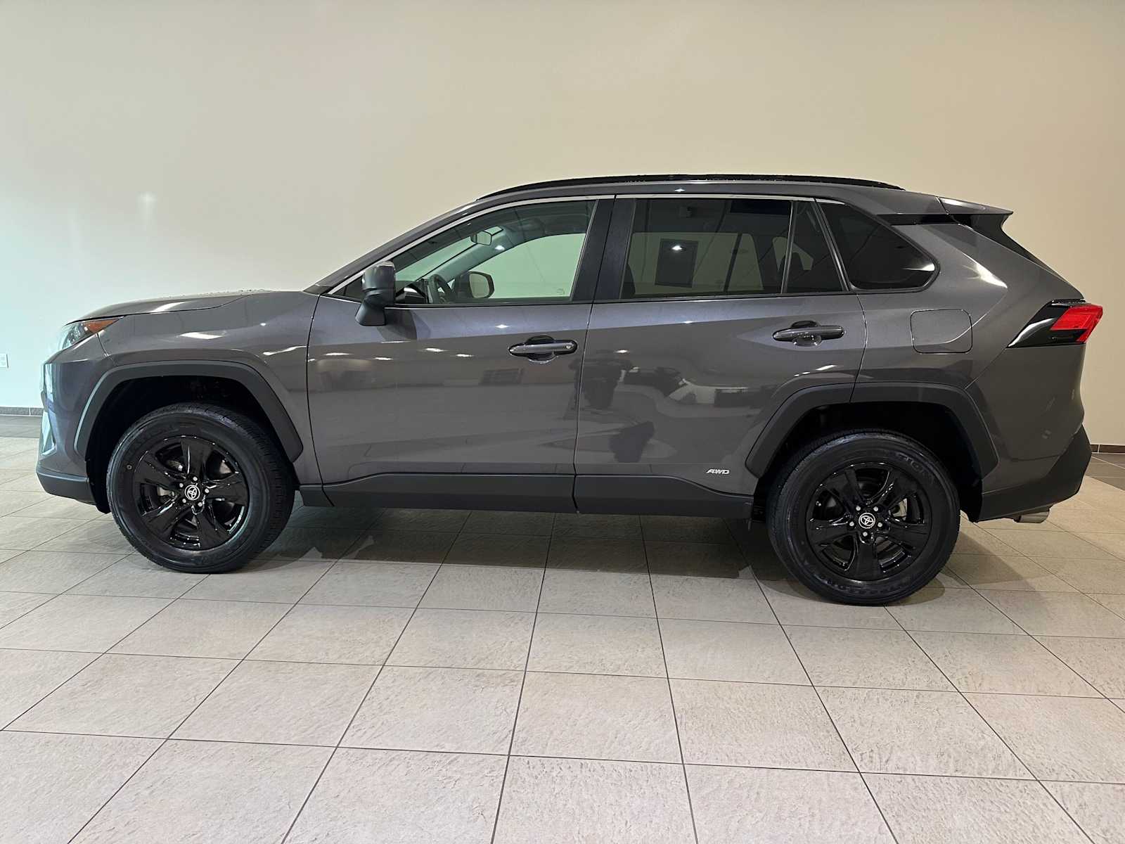 Thumbnail: 2022 Toyota RAV4 - 3