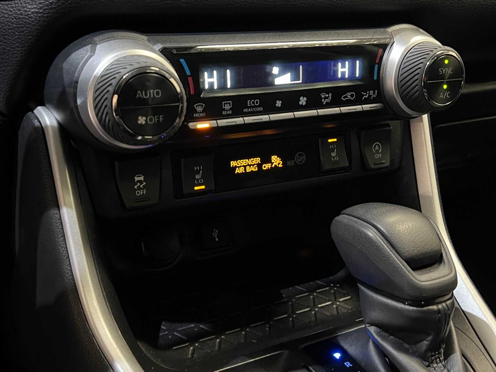 Thumbnail: 2022 Toyota RAV4 - 24