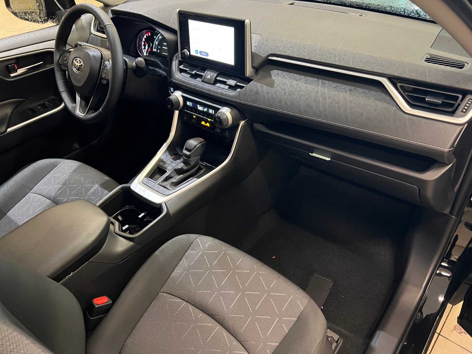 Thumbnail: 2025 Toyota RAV4 - 15