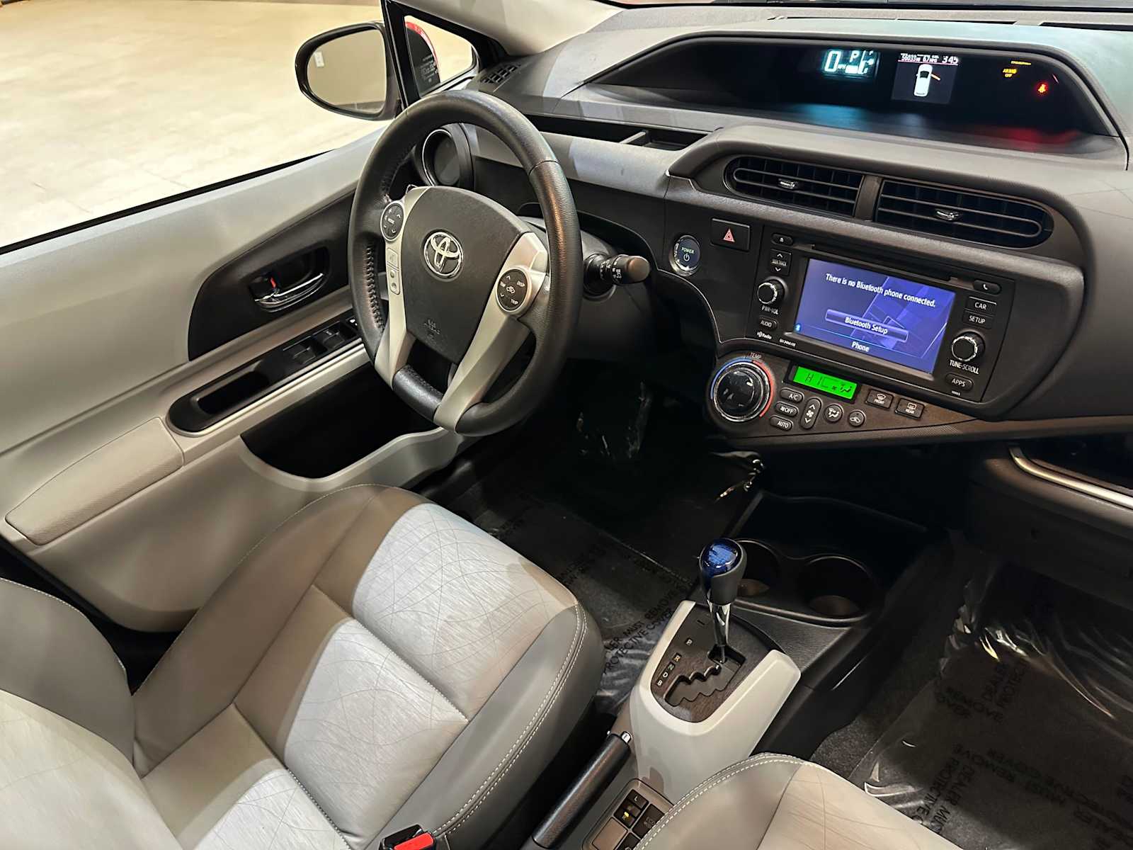 Thumbnail: 2014 Toyota Prius c - 29