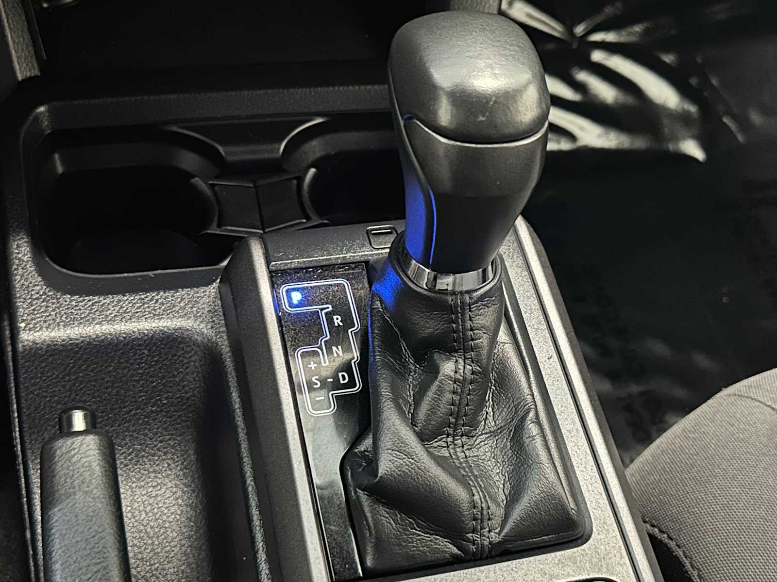 Thumbnail: 2018 Toyota Tacoma - 16