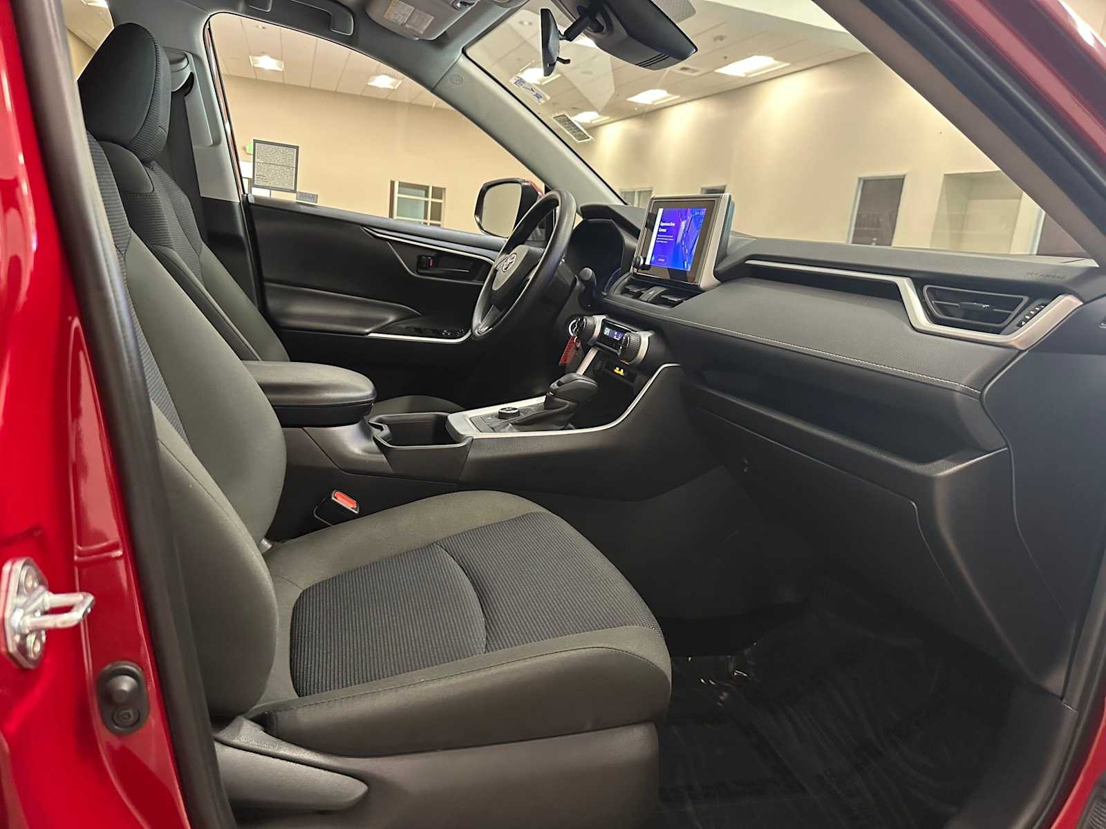 Thumbnail: 2025 Toyota RAV4 - 26