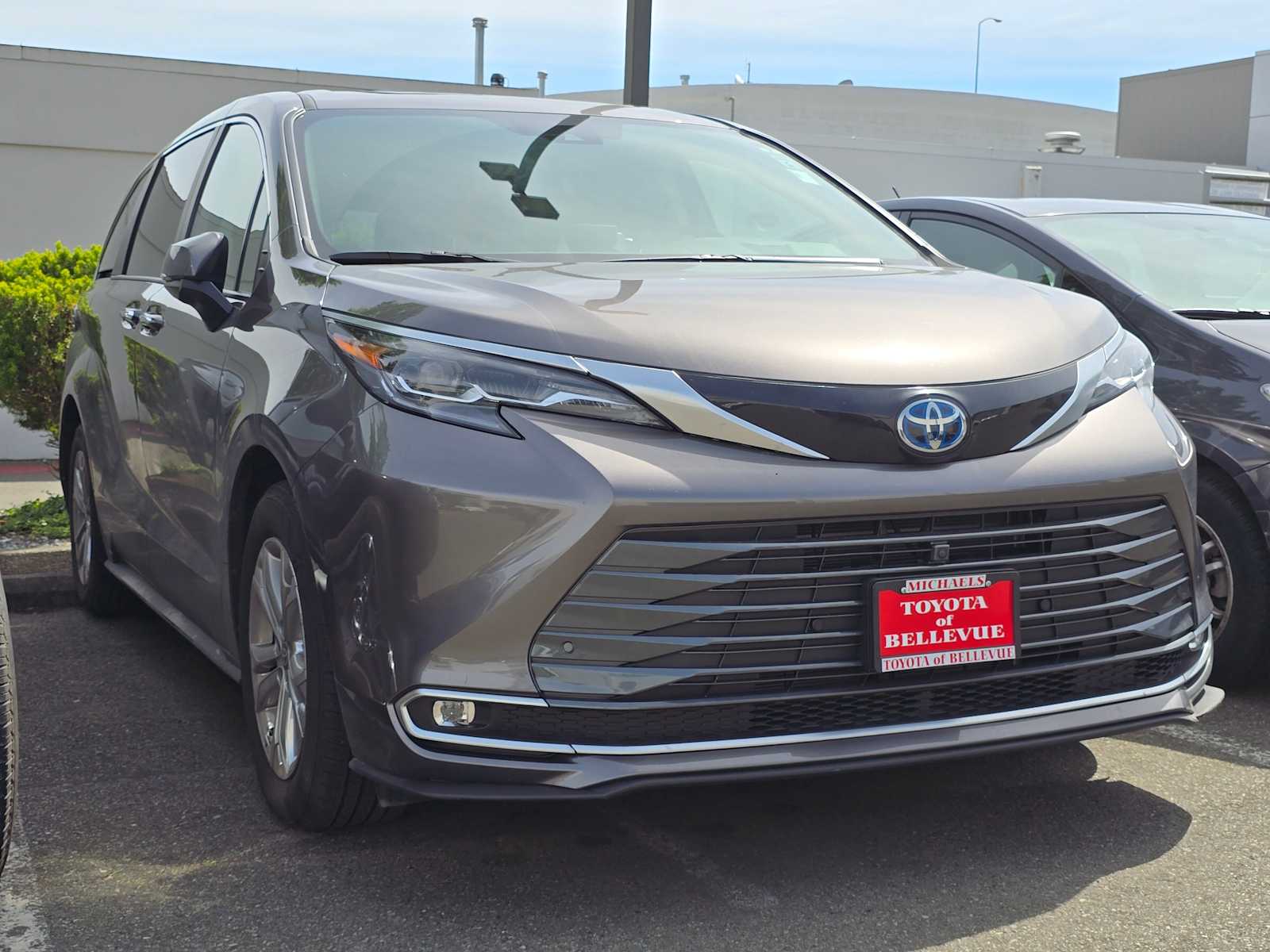 Thumbnail: 2024 Toyota Sienna - 3