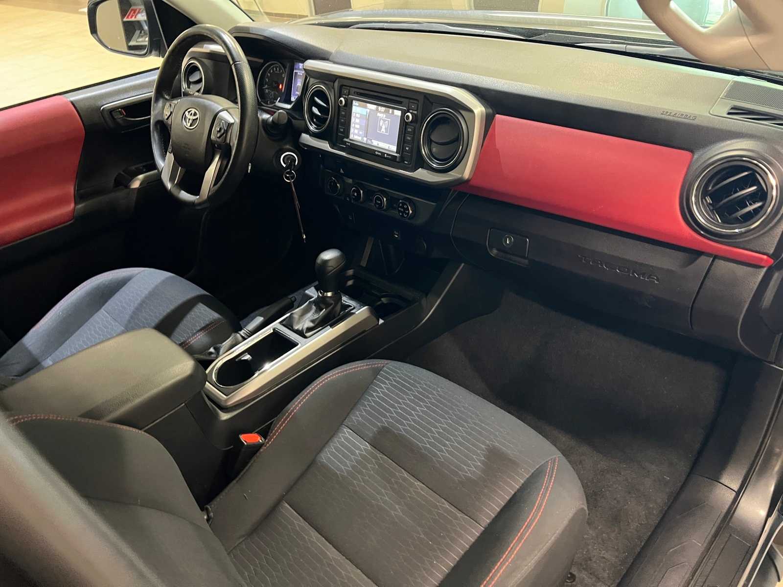 Thumbnail: 2017 Toyota Tacoma - 14